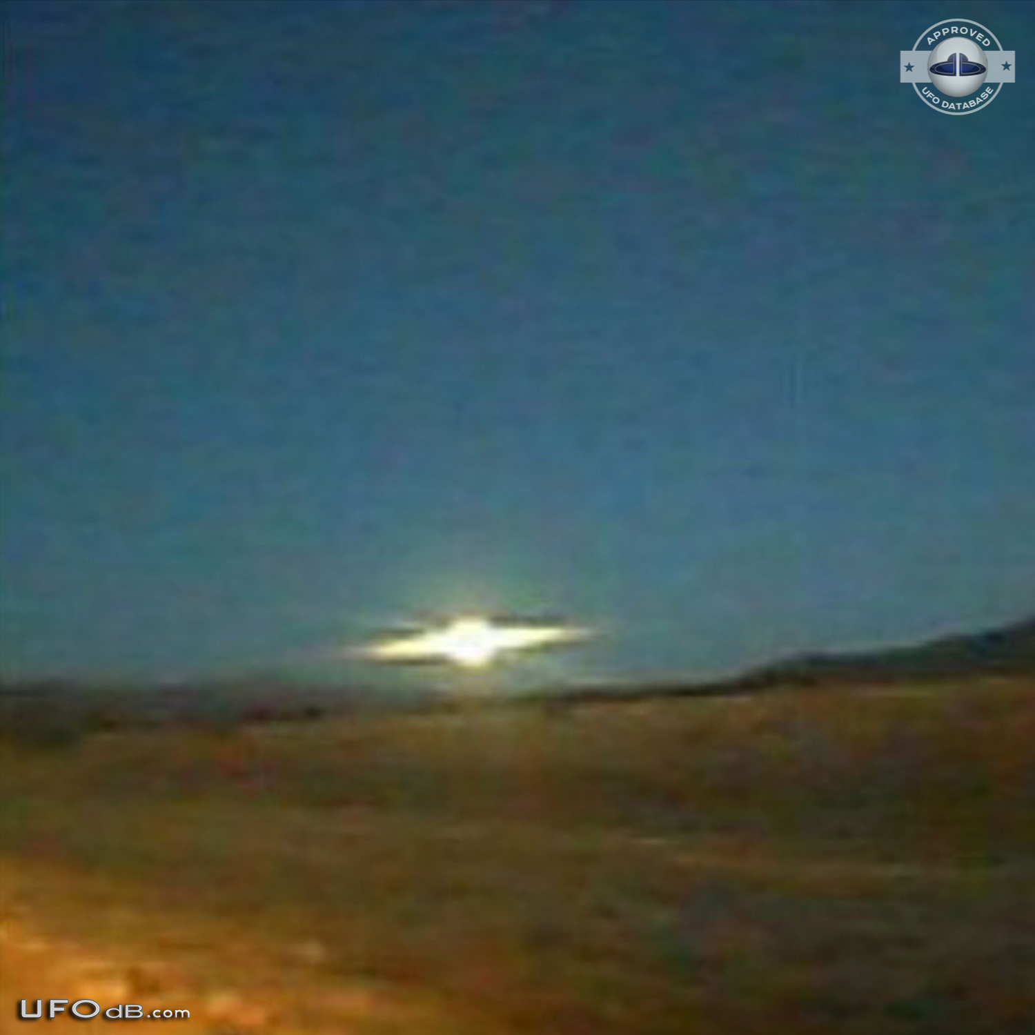 1973 UFO picture coming from South Pacific New Caledonia island UFO Picture #426-2