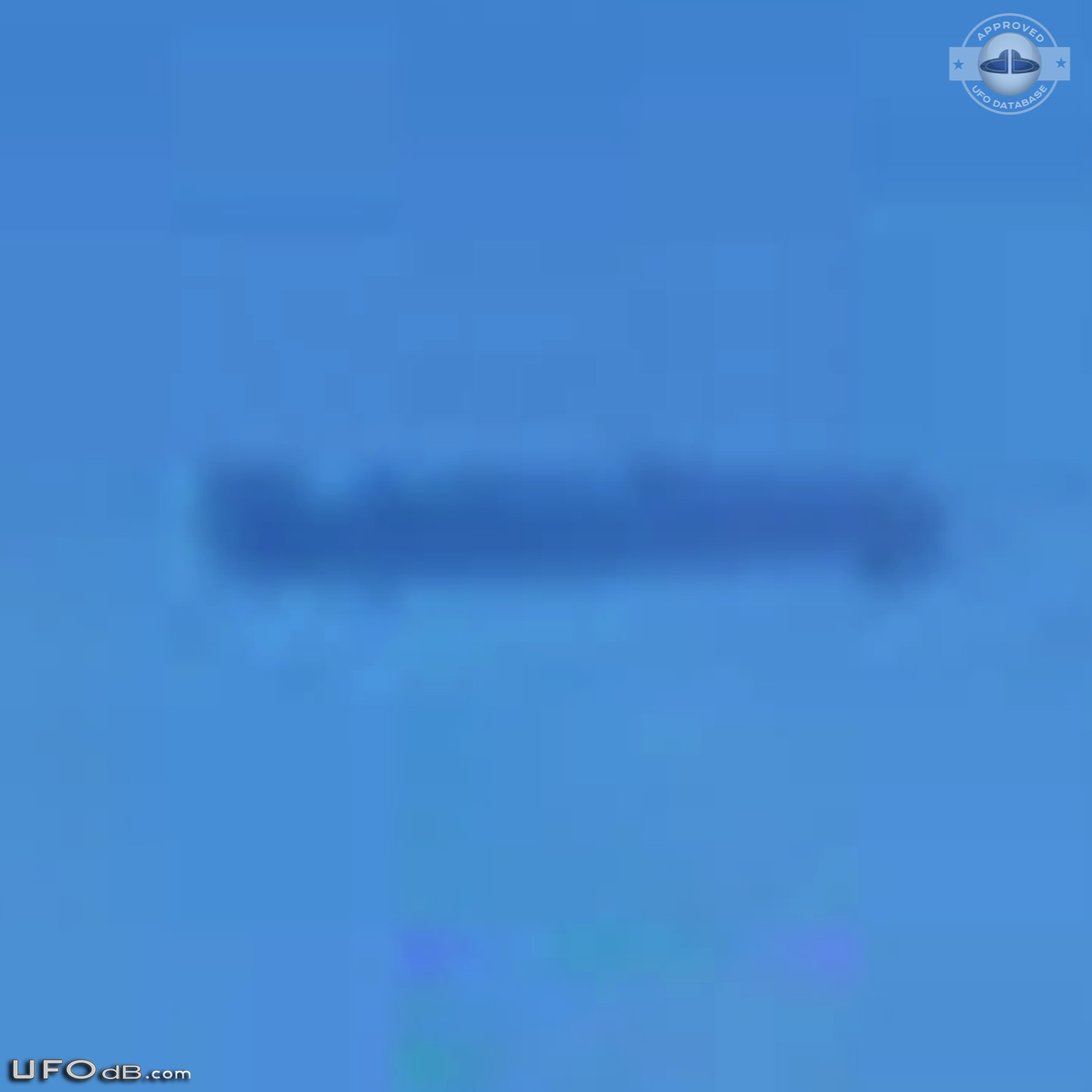 300 M Cylinder UFO Sky Dreadnaught near Russia/Ukraine Conflict - 2014 UFO Picture #559-6