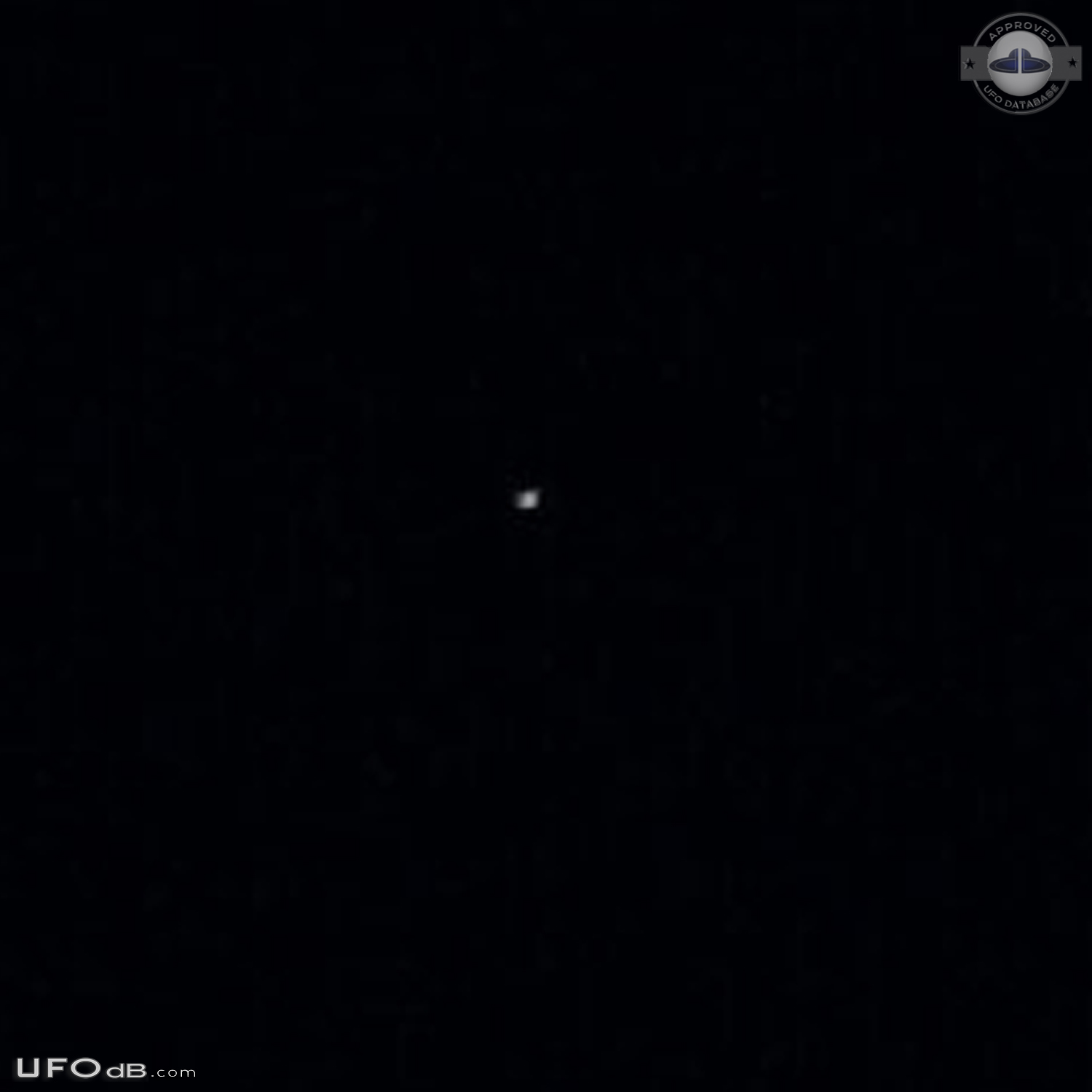 3 bright red UFOs triangle formation in Fresno California USA 2015 UFO Picture #663-3