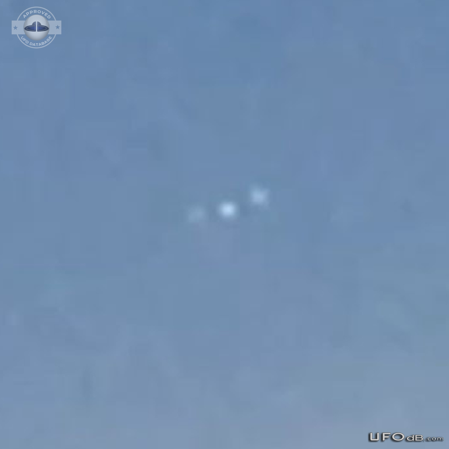 3 circle UFOs in formation following storm then one broke off - Parker UFO Picture #821-3
