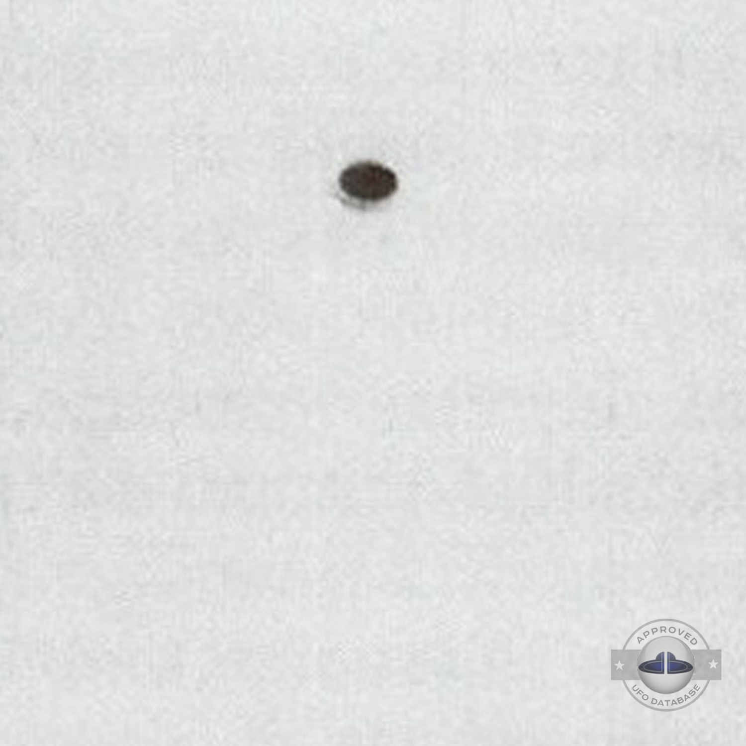 Under the UFO we can see 2 aircraft on the shore of Anchorage Alaska UFO Picture #113-3