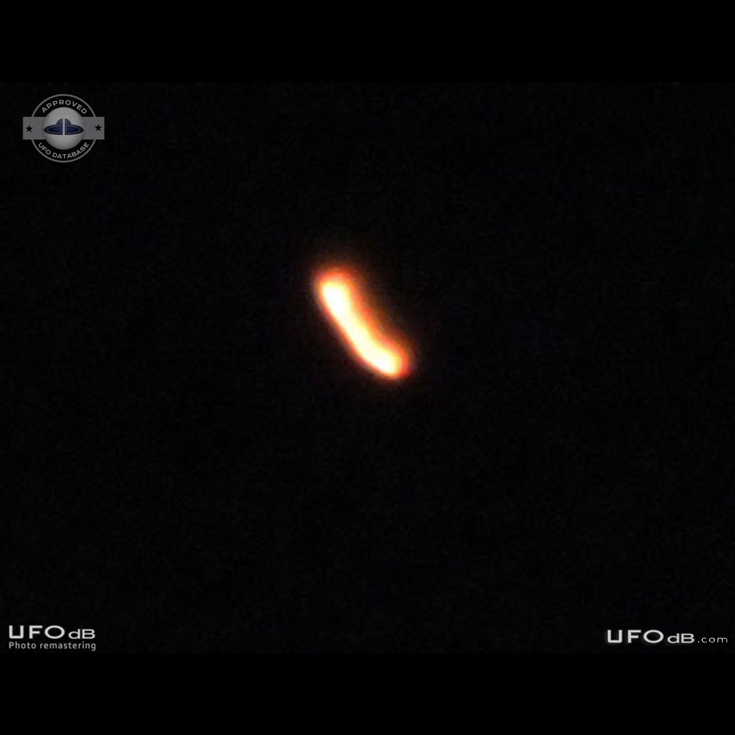 Amber UFO Changing to Red disapeared in the Night Hollister California UFO Picture #819-1