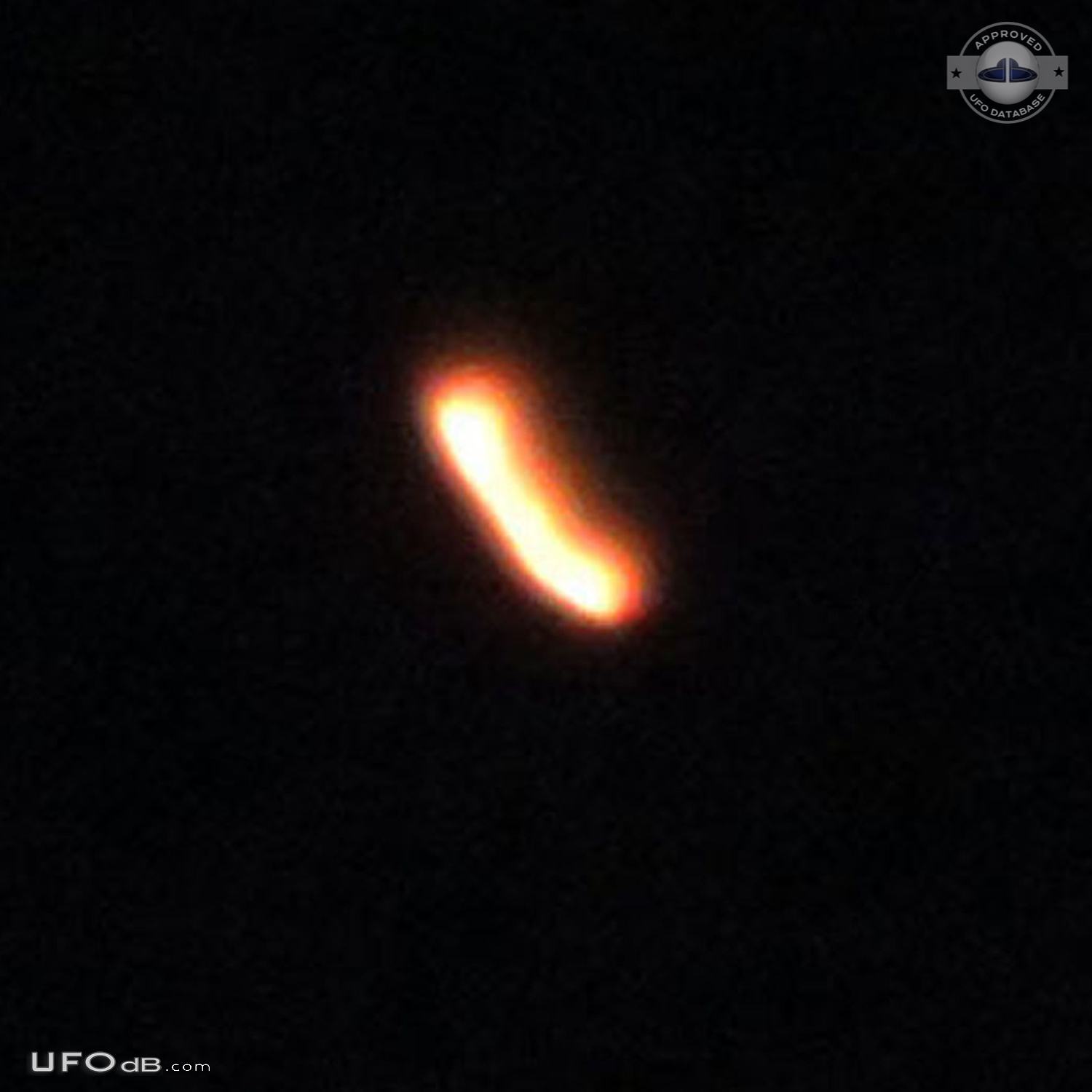 Amber UFO Changing to Red disapeared in the Night Hollister California UFO Picture #819-2