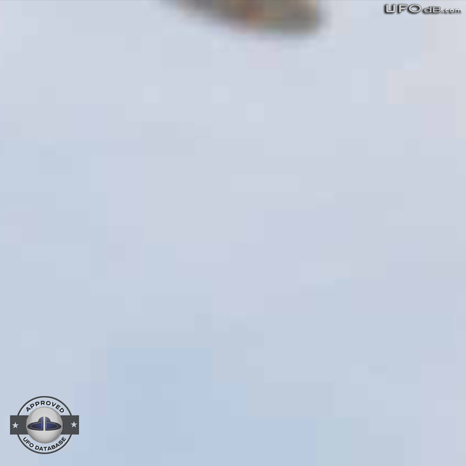 Amsterdam weed grower see three saucer UFOs passing in the sky UFO Picture #366-4