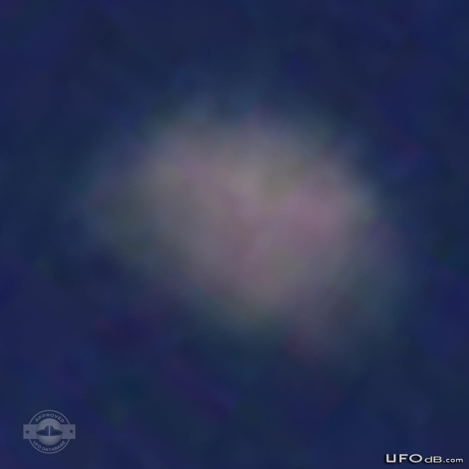 At dawn over Windsor - Bright UFO near the Detroit River | Canada 2011 UFO Picture #261-6