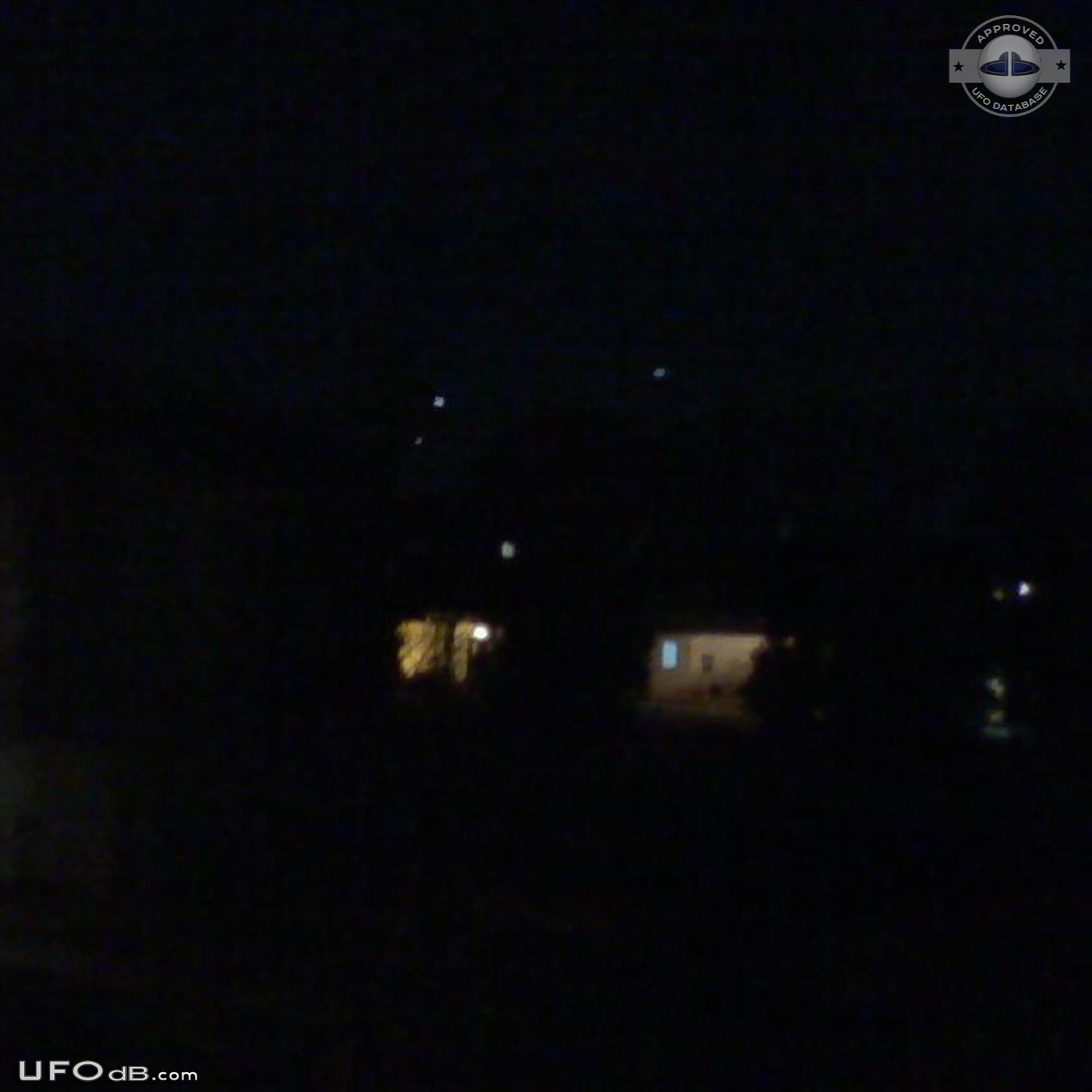 At least 20 UFOs flying near each other very bright & fast Westland MI UFO Picture #548-3
