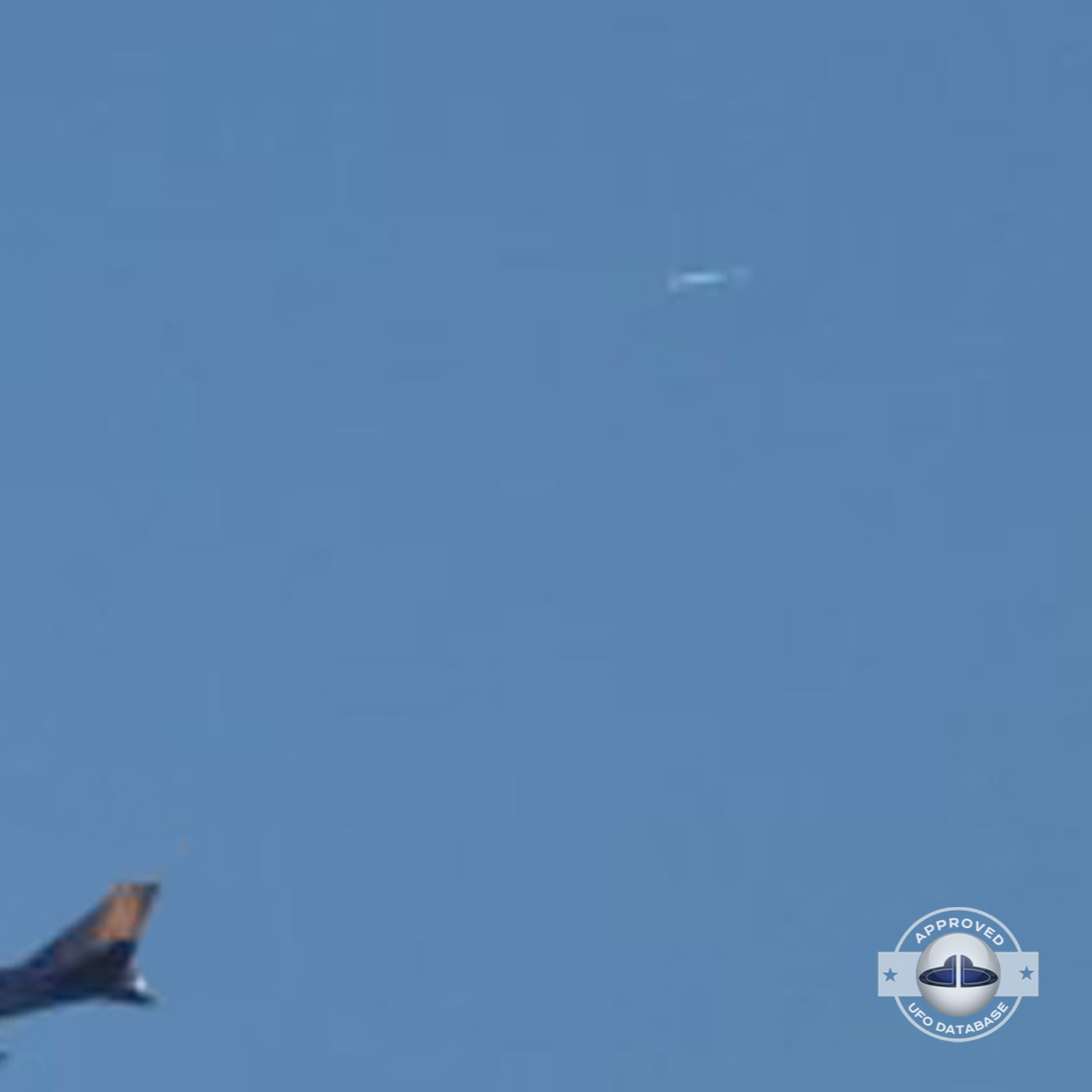 UFO sighting Vienna | UFO with airplane | Austria UFO picture 2009 UFO Picture #149-4