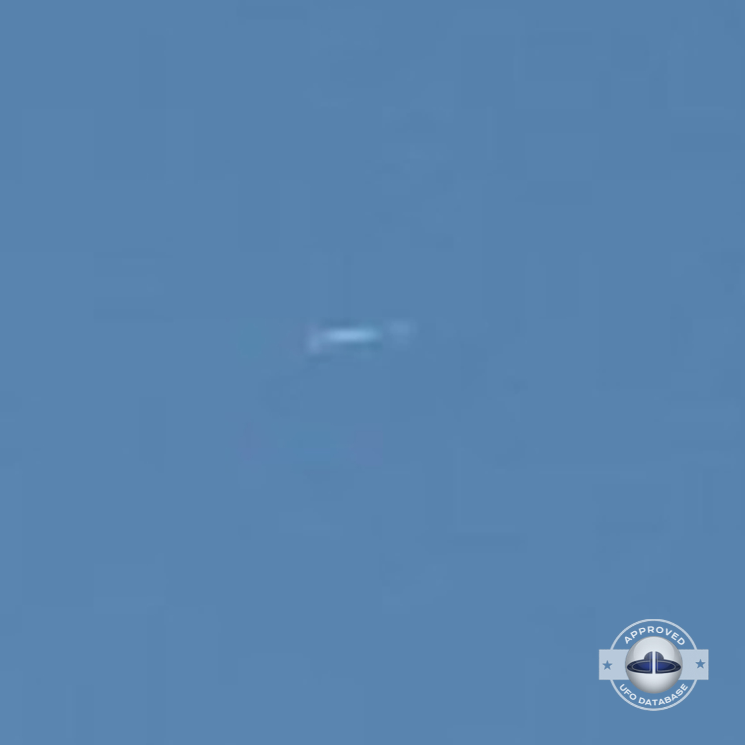 UFO sighting Vienna | UFO with airplane | Austria UFO picture 2009 UFO Picture #149-5