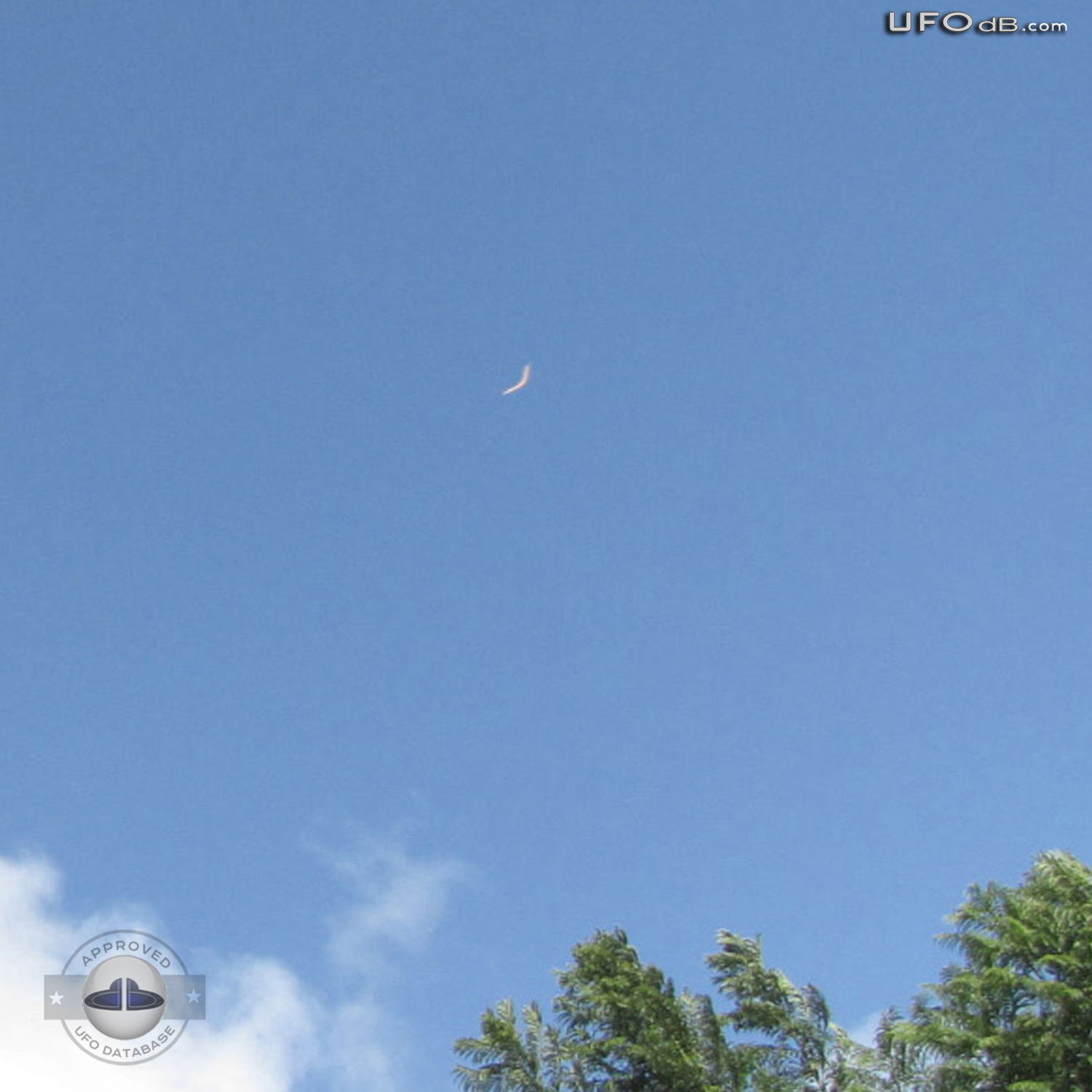 Beige Color Boomerang UFO seen in Auckland | New Zealand May 16 2011 UFO Picture #311-2
