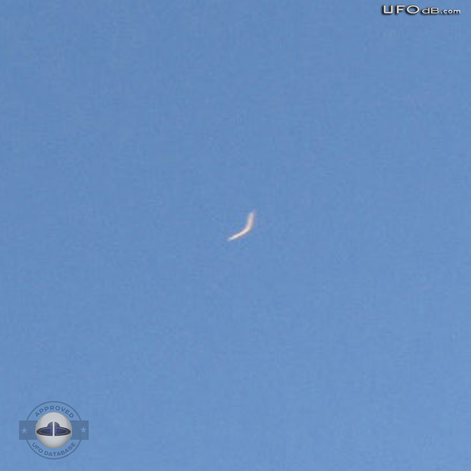 Beige Color Boomerang UFO seen in Auckland | New Zealand May 16 2011 UFO Picture #311-3