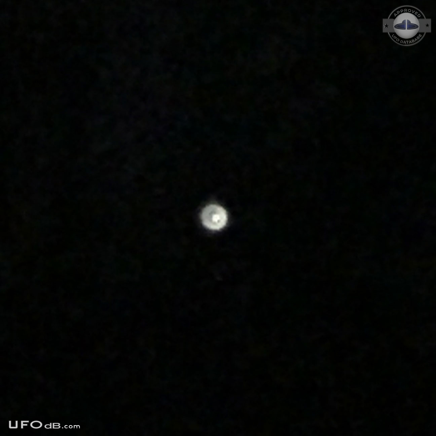 Big bright light in the sky was bigger than any star I have ever seen UFO Picture #576-1
