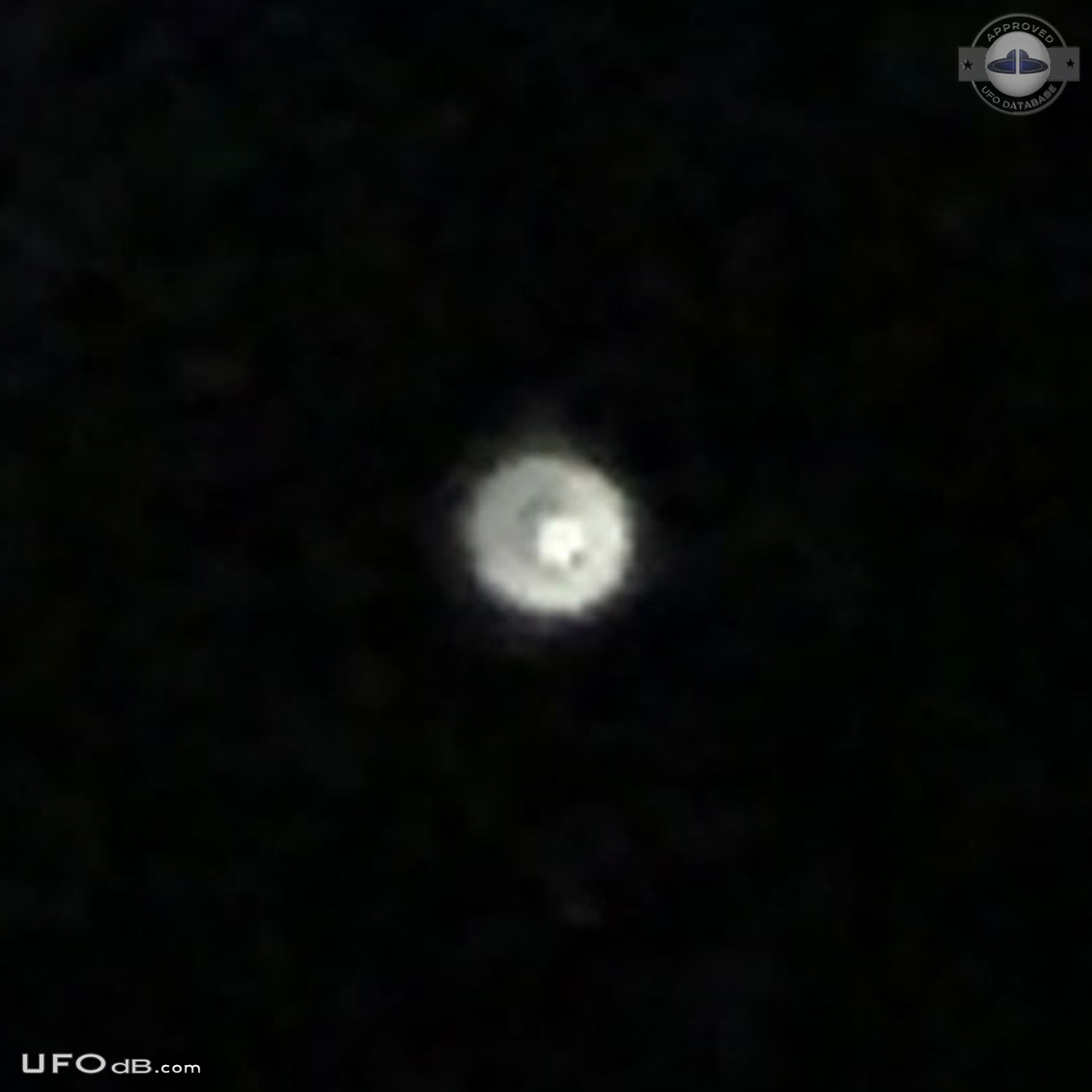 Big bright light in the sky was bigger than any star I have ever seen UFO Picture #576-2