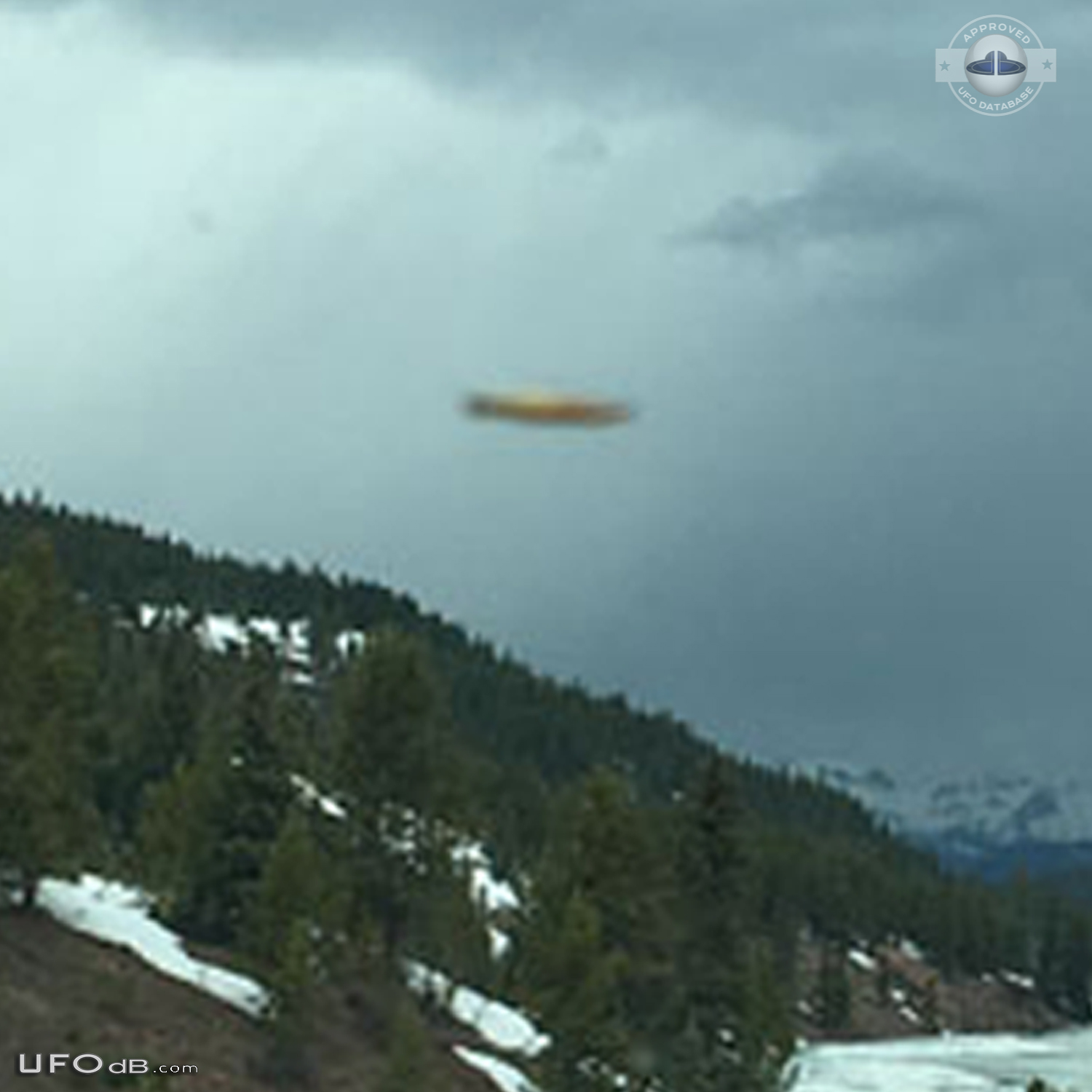 Black Lake picture captures saucer UFO passing near Vail Pass Copper M UFO Picture #822-4