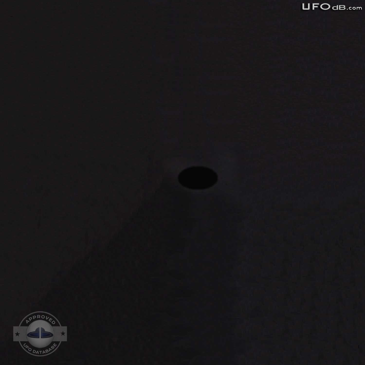 Brest citizen get pictures of two differents UFOs in the same night UFO Picture #368-2