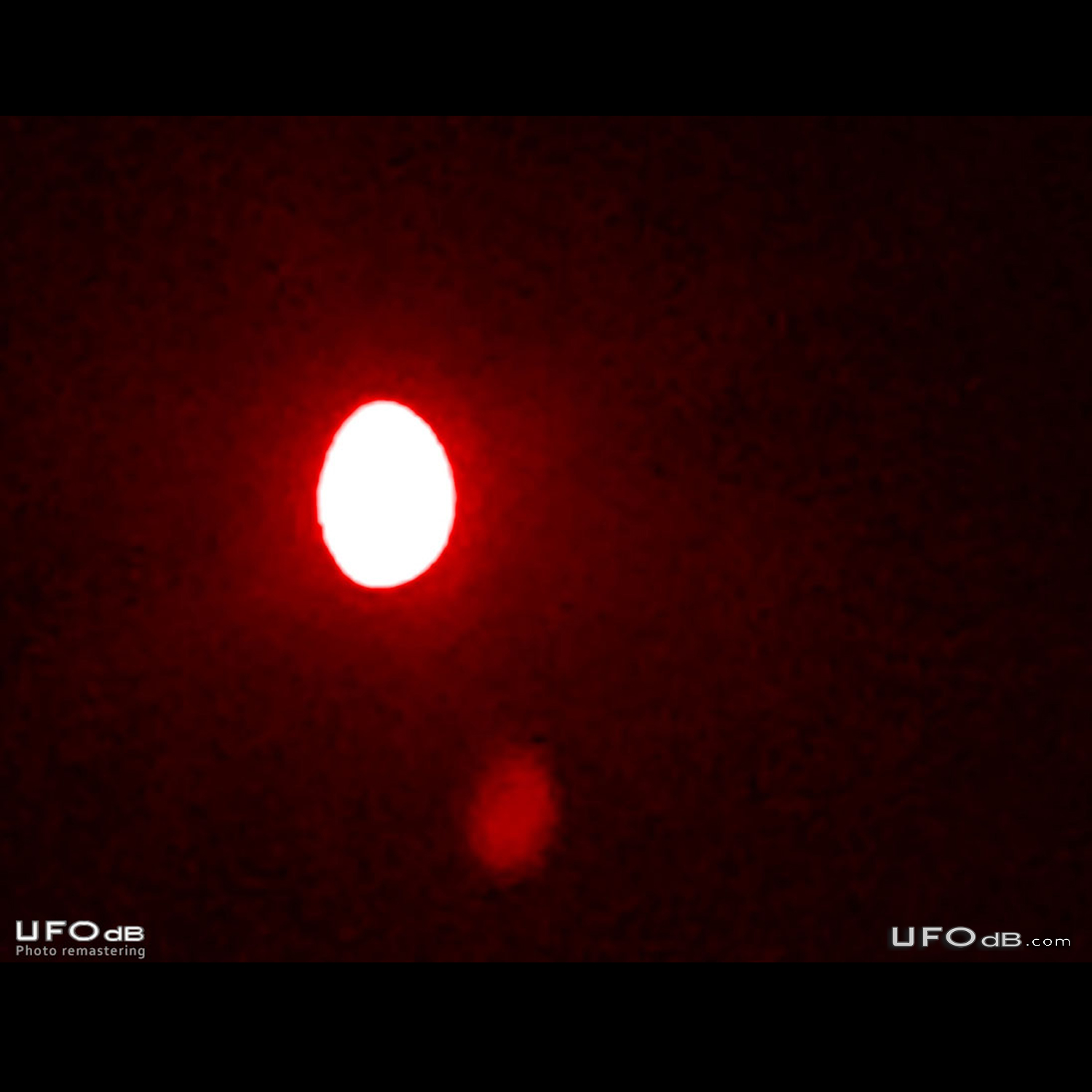 Bright UFO appearing to have wings but changed viewed with binoculars  UFO Picture #815-1