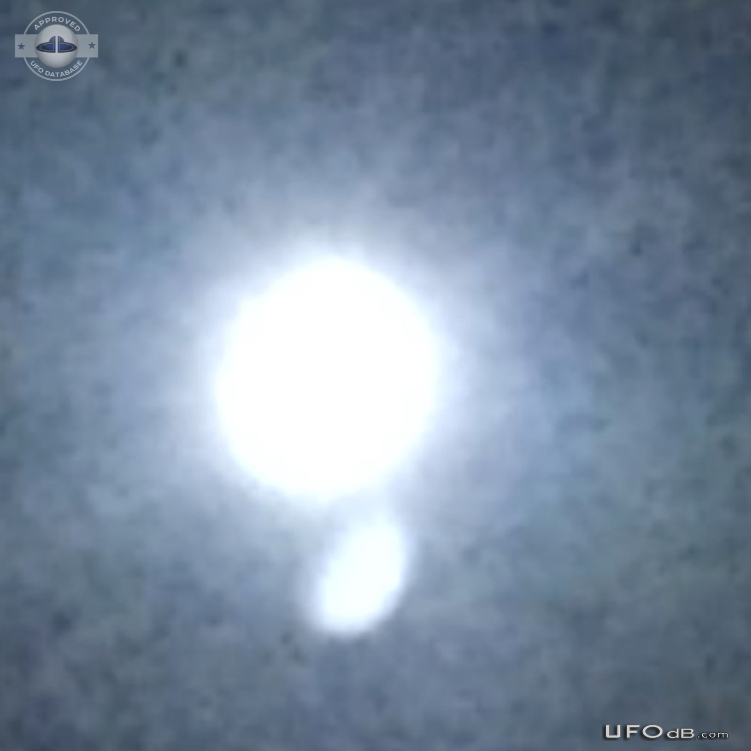 Bright UFO appearing to have wings but changed viewed with binoculars  UFO Picture #815-3