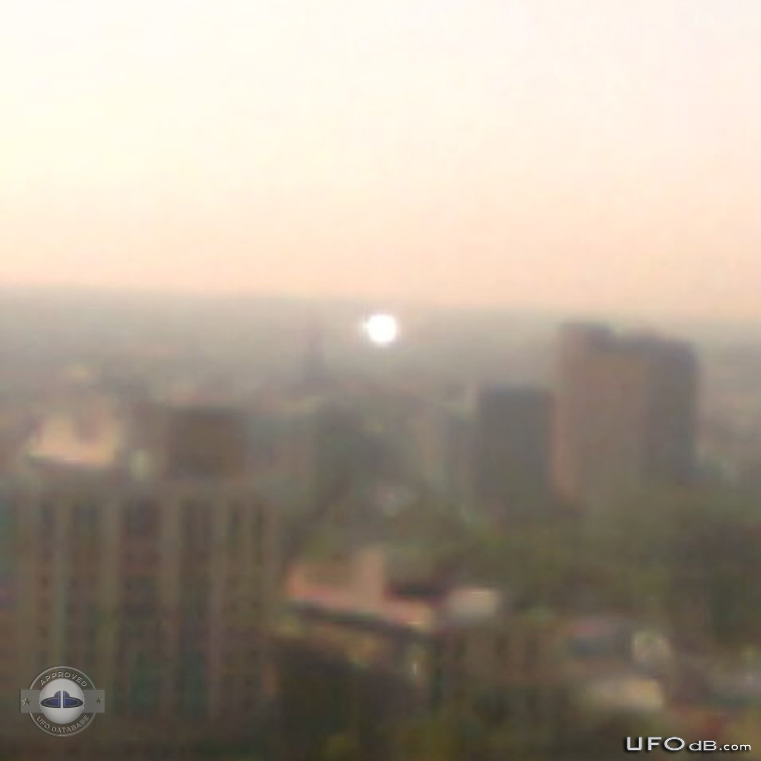 Brilliant Ball of light UFO seen in Melbourne | Australia January 2011 UFO Picture #260-2
