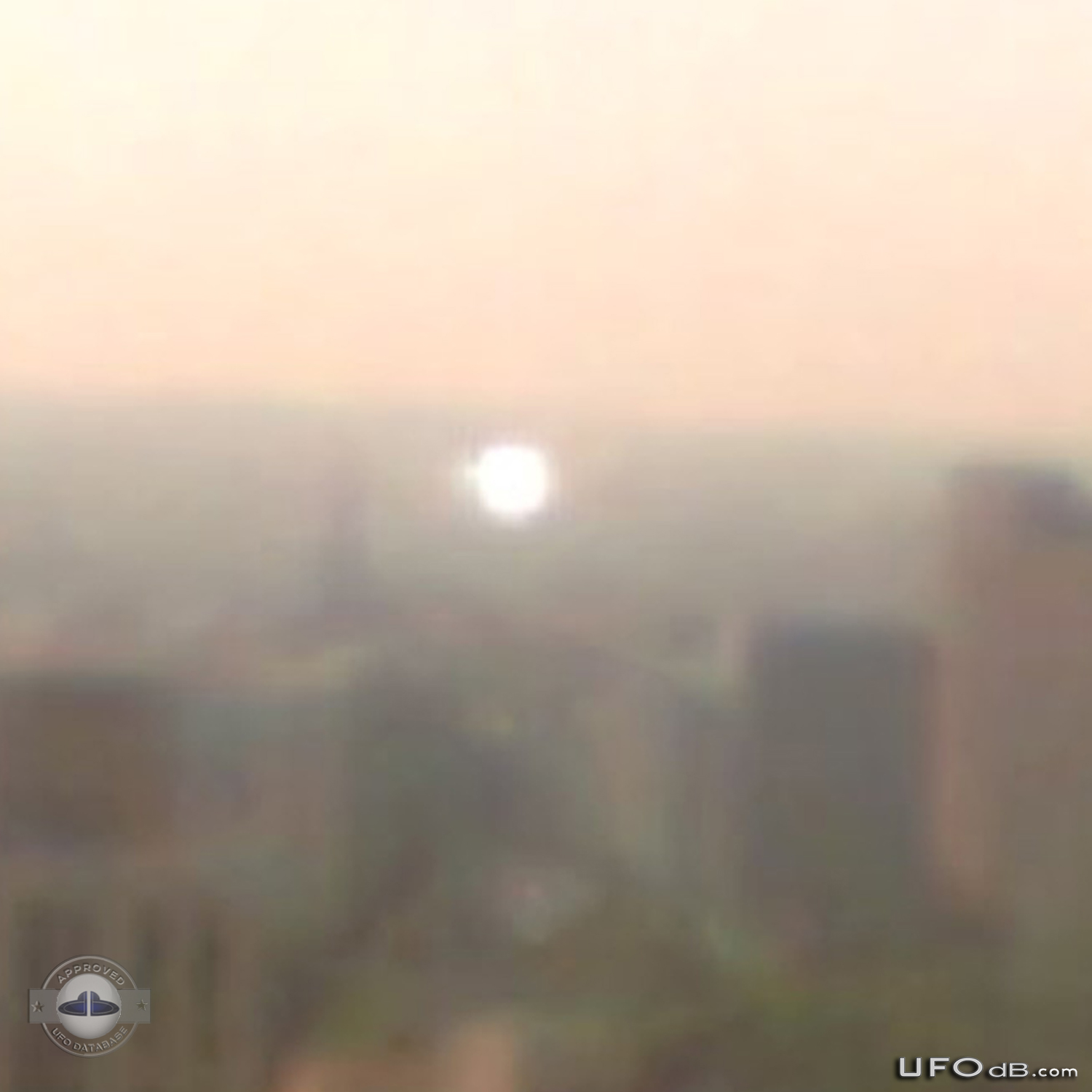 Brilliant Ball of light UFO seen in Melbourne | Australia January 2011 UFO Picture #260-3