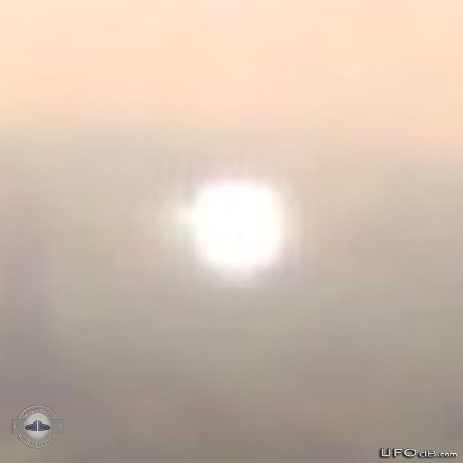Brilliant Ball of light UFO seen in Melbourne | Australia January 2011 UFO Picture #260-4