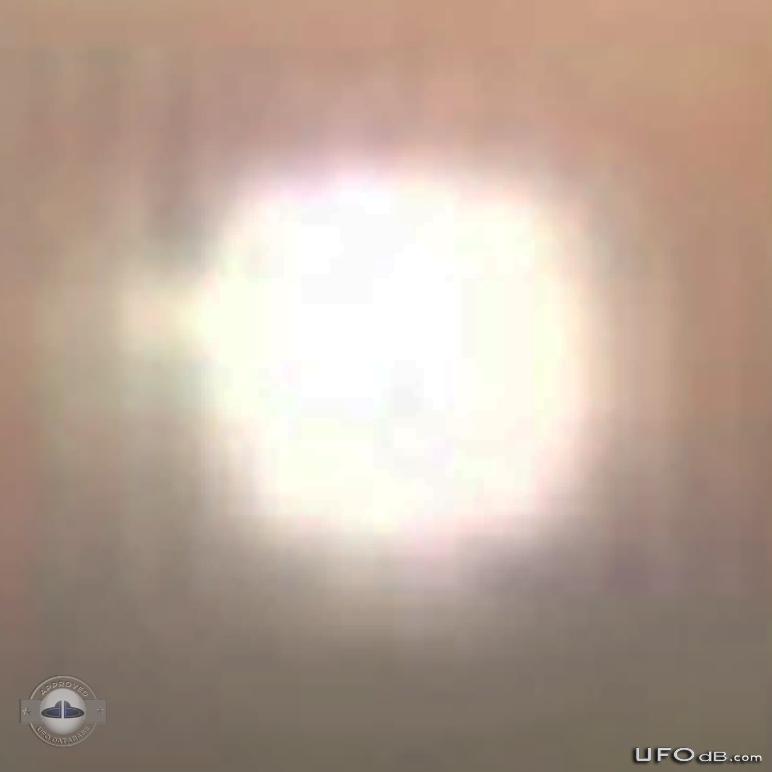 Brilliant Ball of light UFO seen in Melbourne | Australia January 2011 UFO Picture #260-5