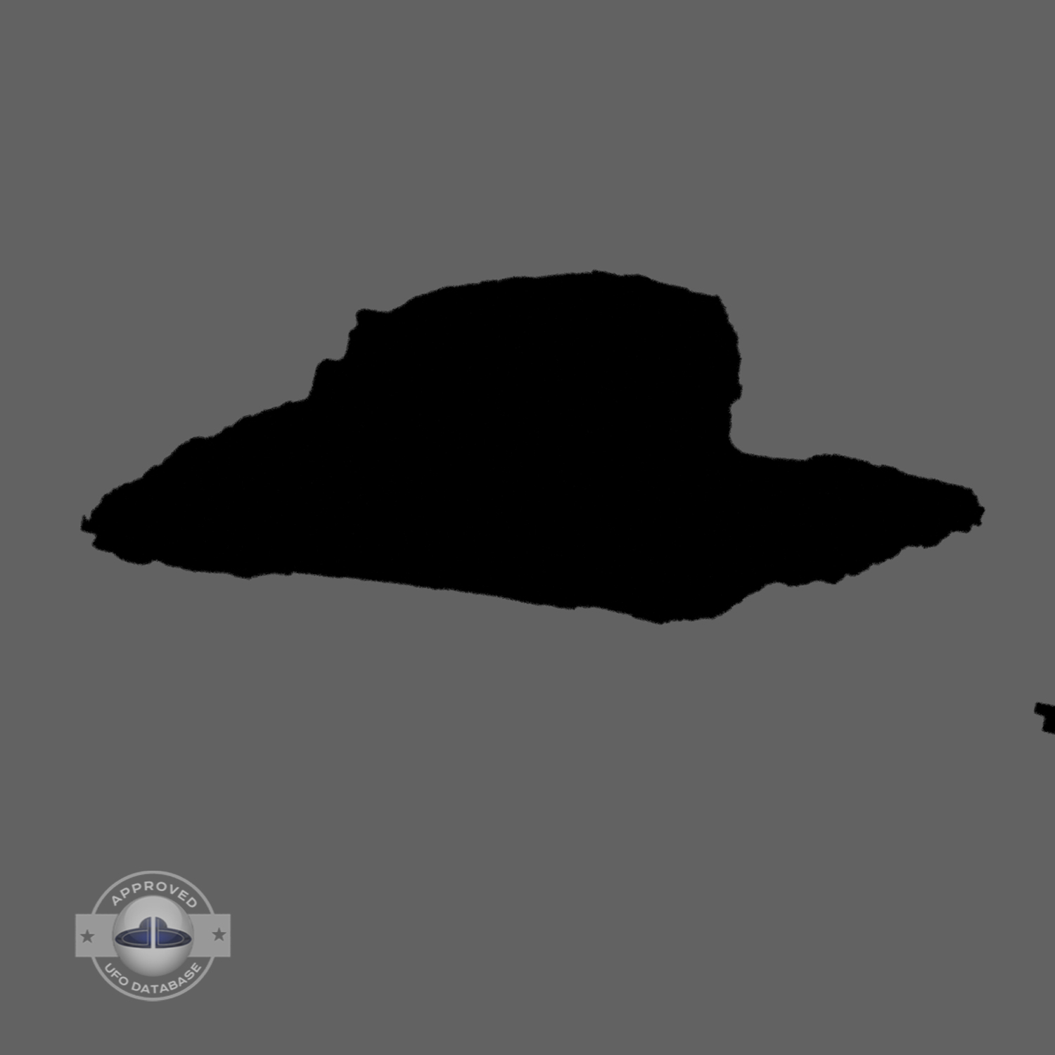 Photographer saw UFO fly at very high rate speed above the skyline UFO Picture #118-7