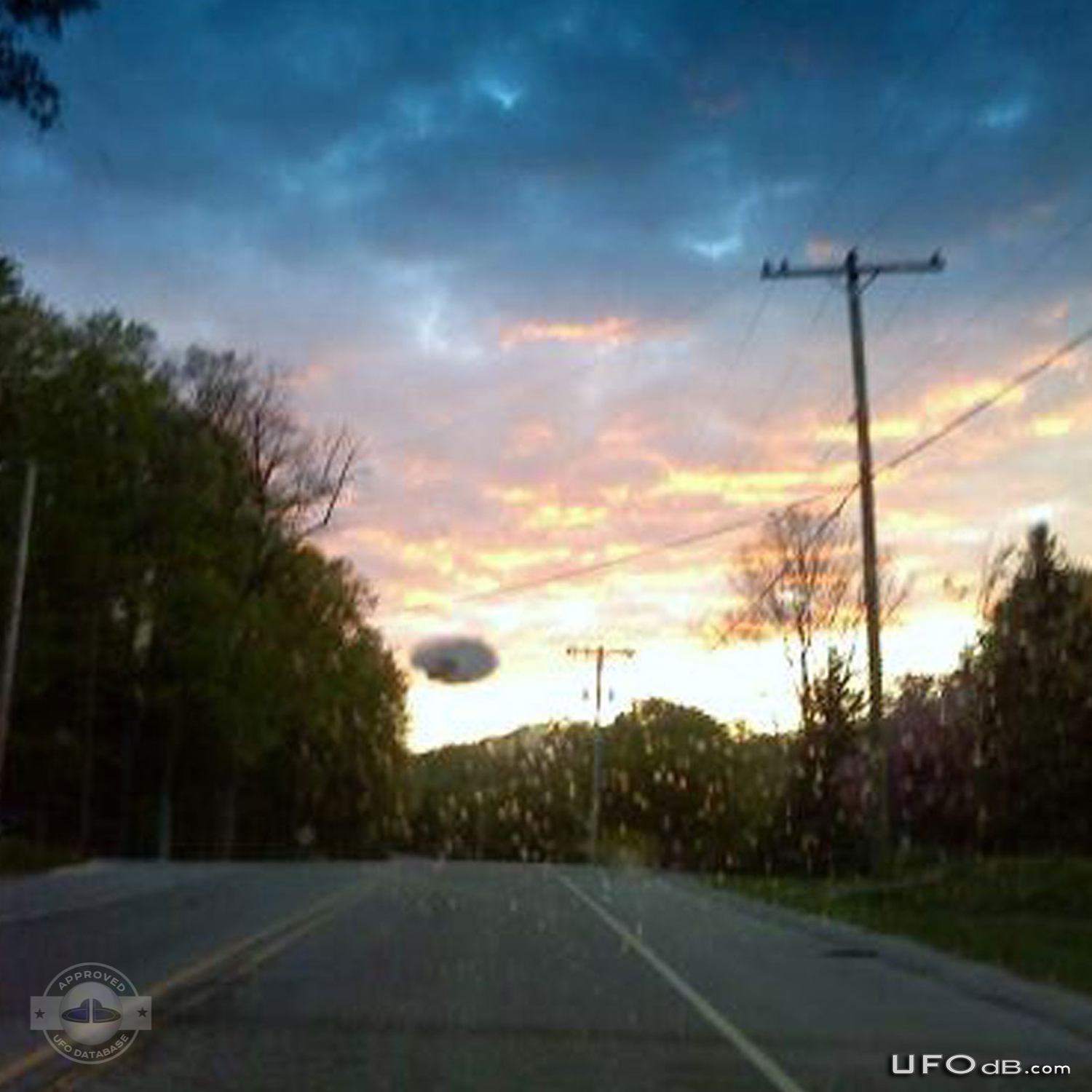 Car driver captures very fast UFO on picture | Michigan | April 8 2011 UFO Picture #264-2