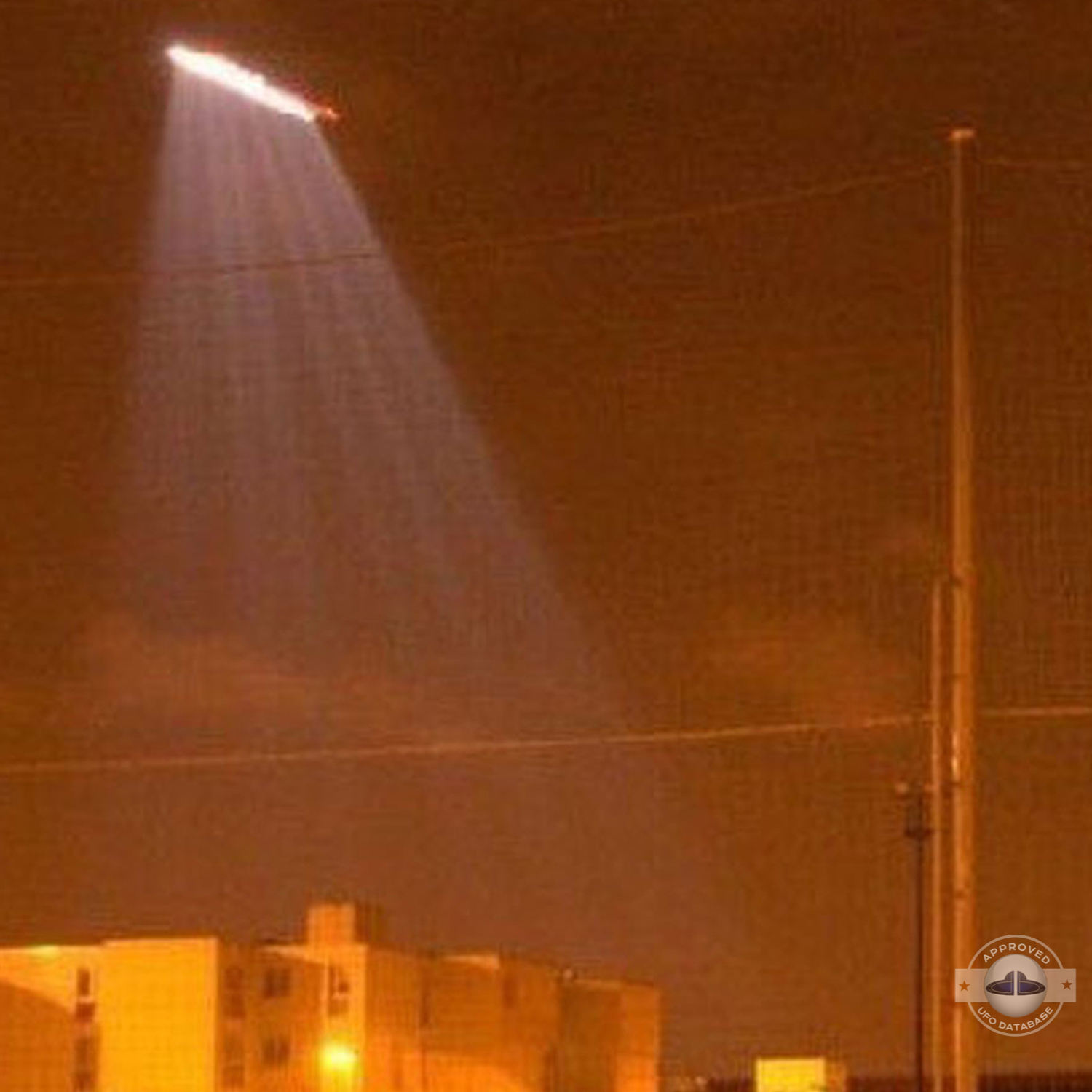 UFO sighted at 9 pm, causing the rerouting of flights to other cities UFO Picture #78-3