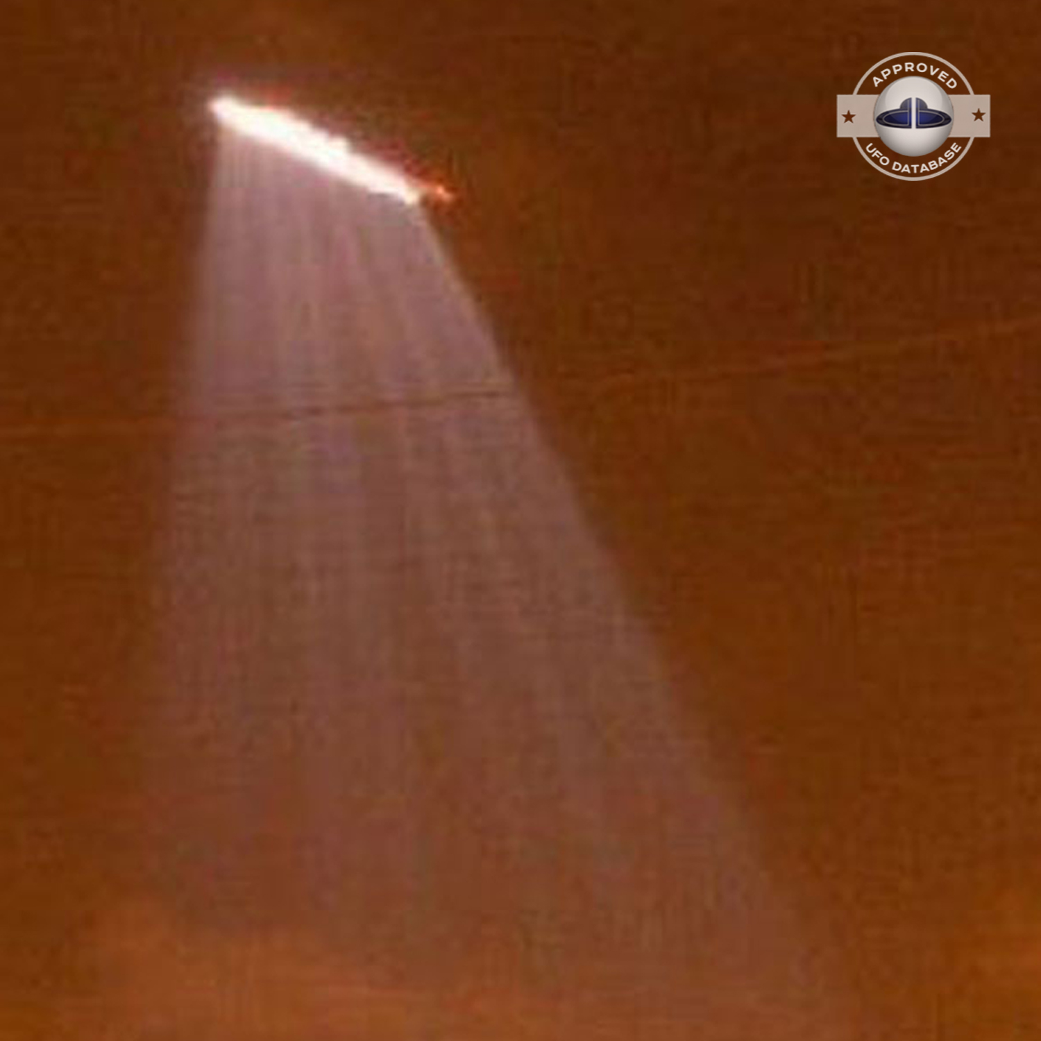UFO sighted at 9 pm, causing the rerouting of flights to other cities UFO Picture #78-4