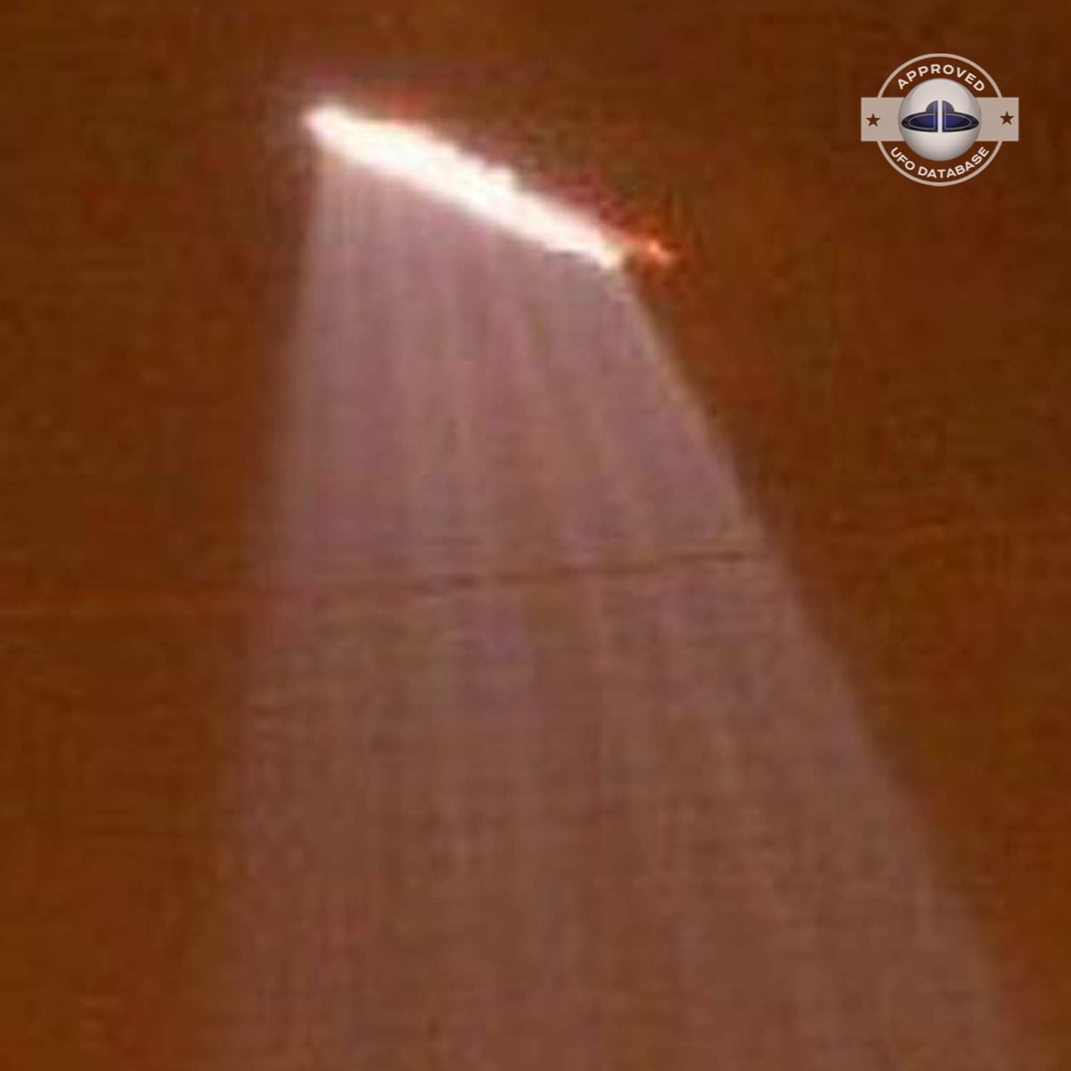 UFO sighted at 9 pm, causing the rerouting of flights to other cities UFO Picture #78-5