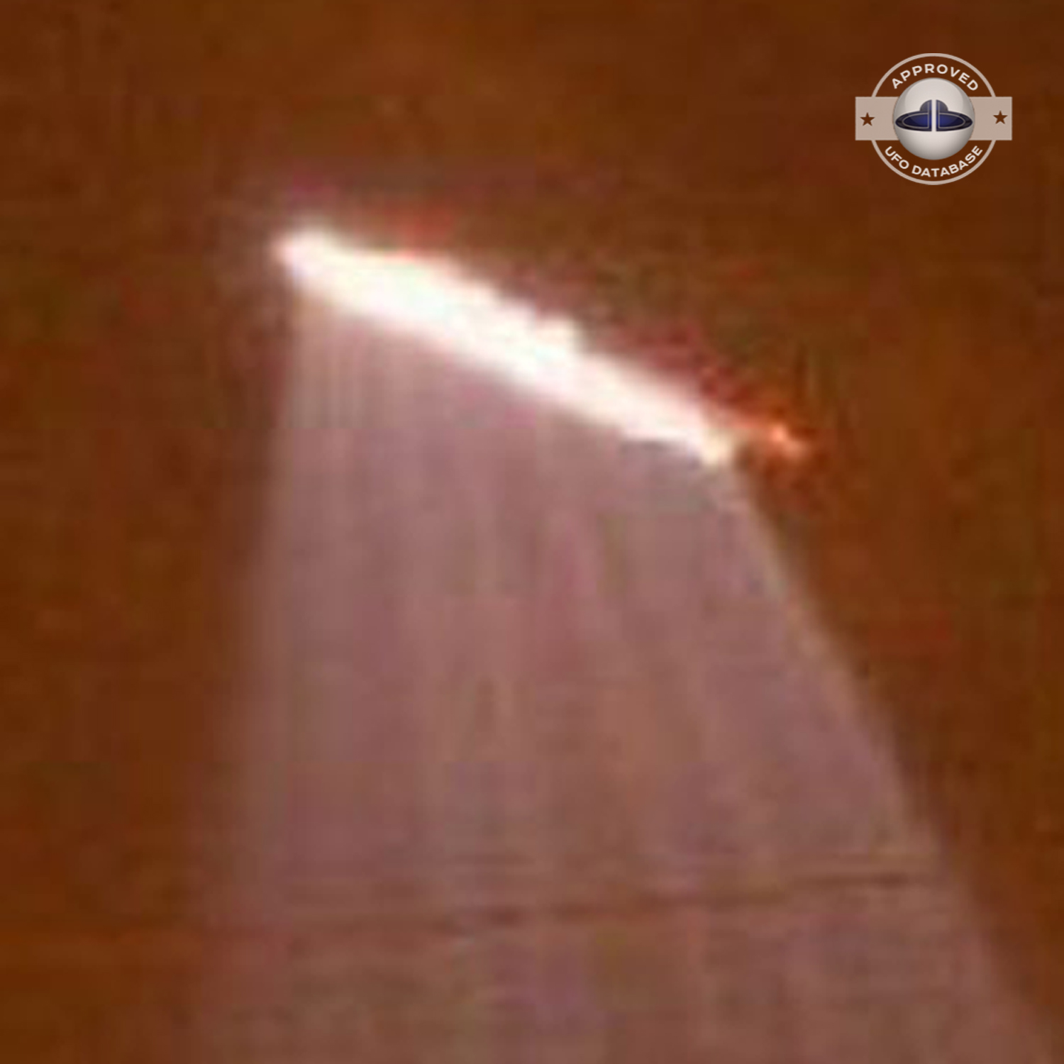 UFO sighted at 9 pm, causing the rerouting of flights to other cities UFO Picture #78-6
