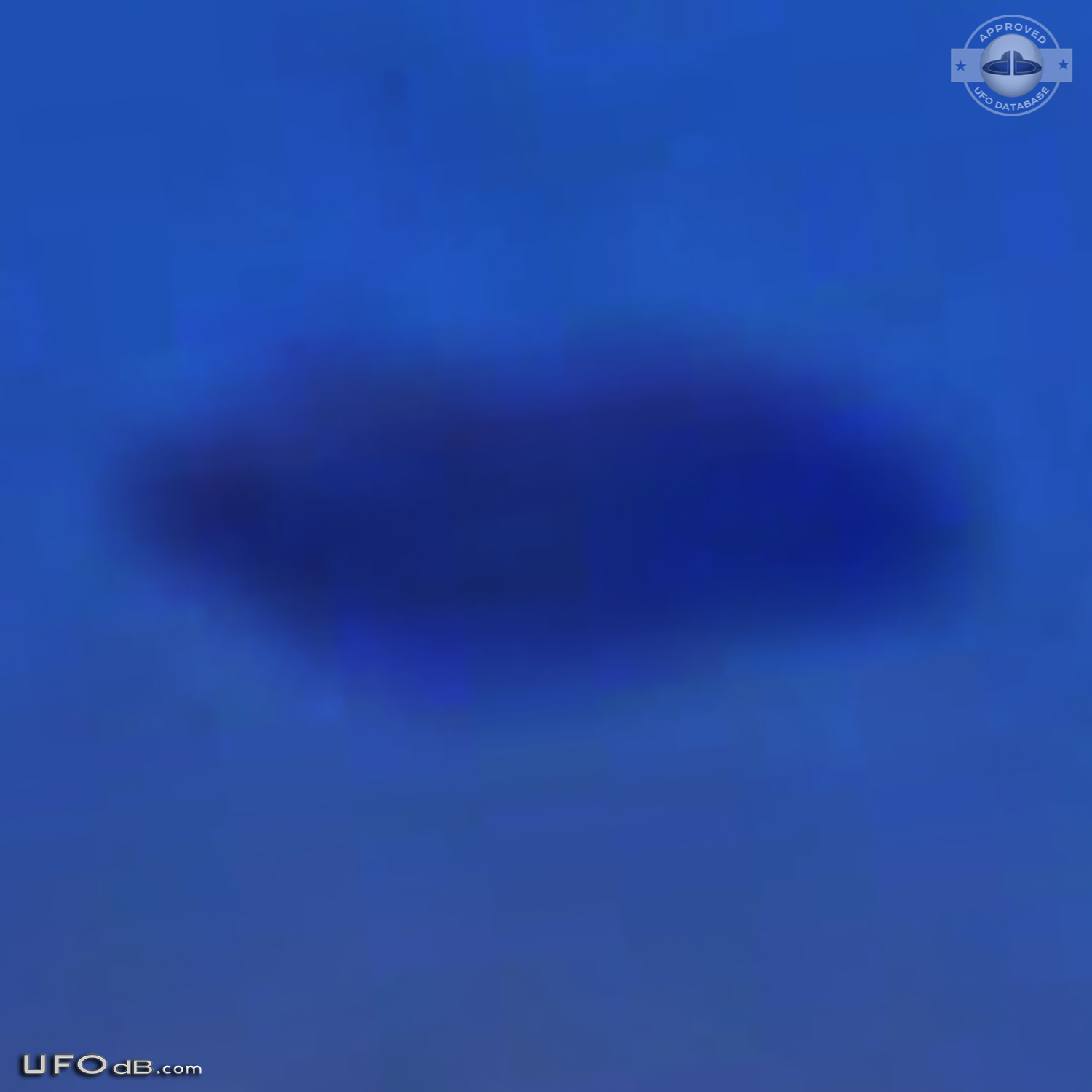 Clear picture Saucer UFO in bright sky over Plush, Oregon in June 2011 UFO Picture #634-6