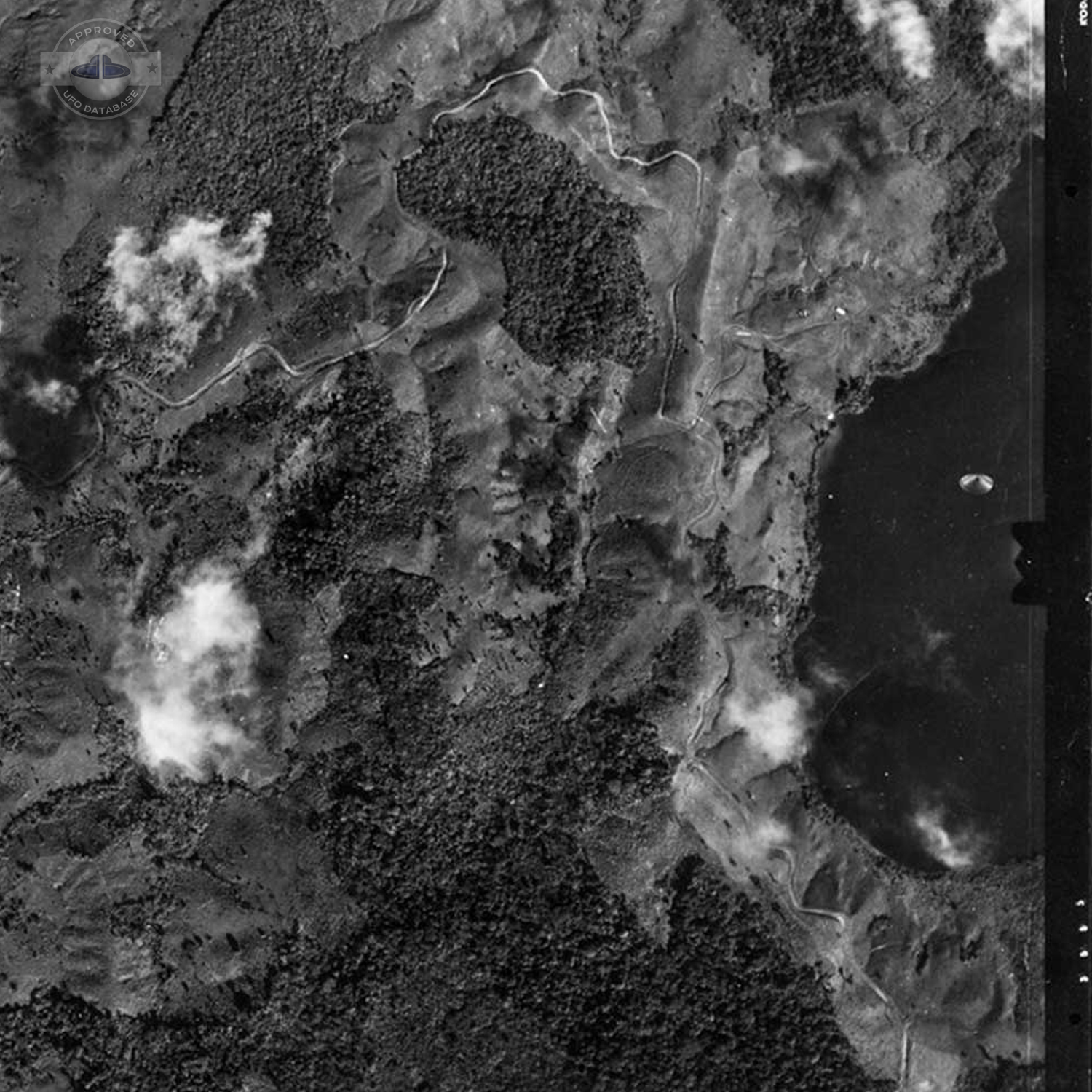 Great Scientific value UFO picture taken over Costa Rica - 1971 UFO Picture #229-2
