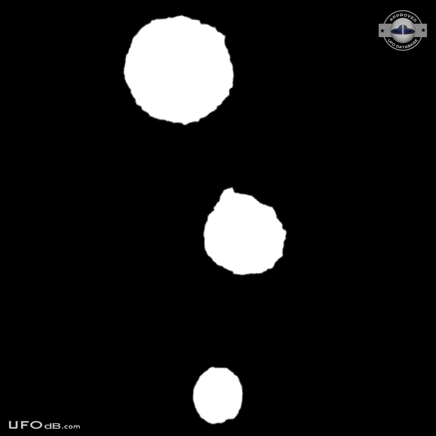 Croatia 2004 UFO picture showing bright spheres in the night UFO Picture #428-3