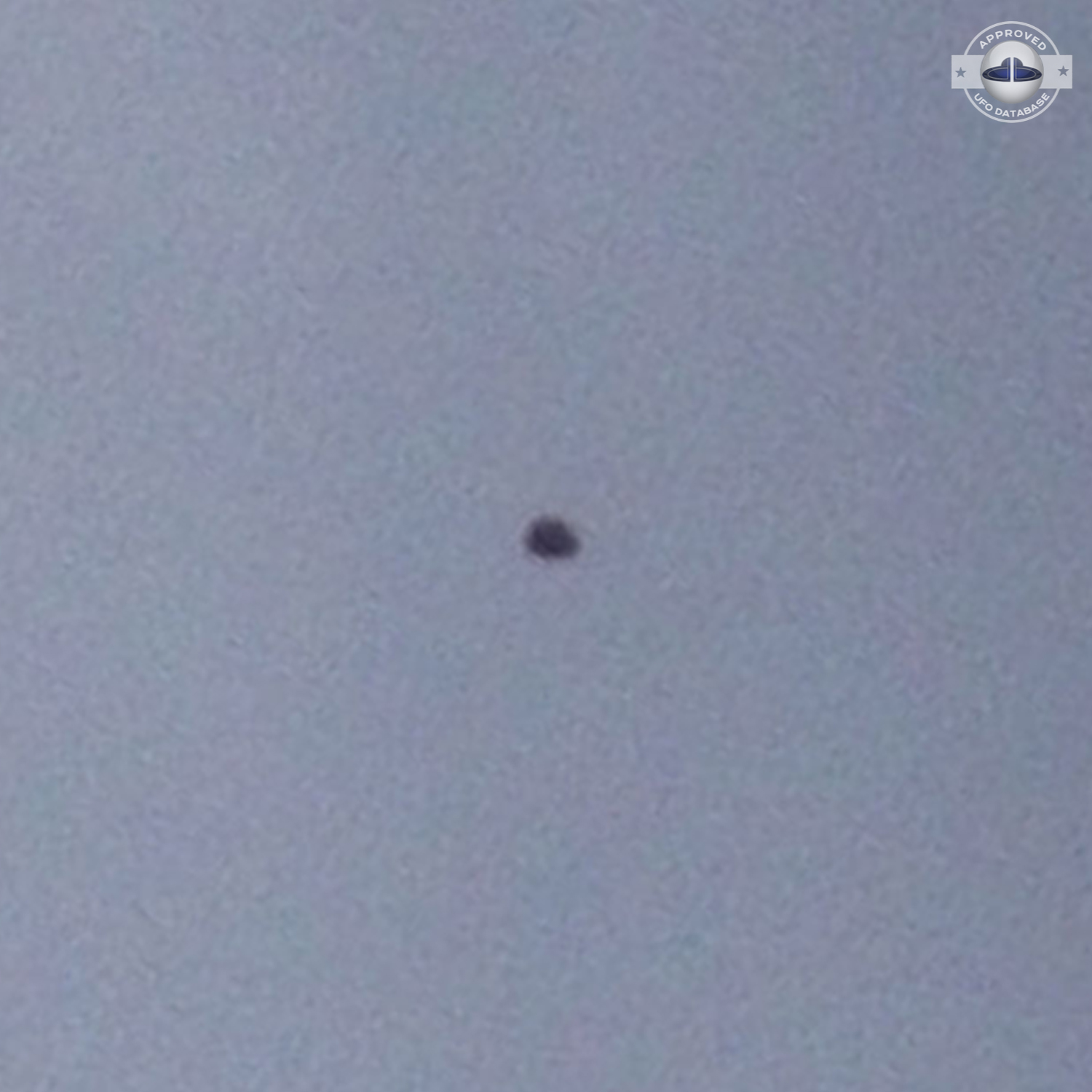 Dark UFO hovering over Rishon LeZion in Center Israel - 2012 UFO Picture #424-2