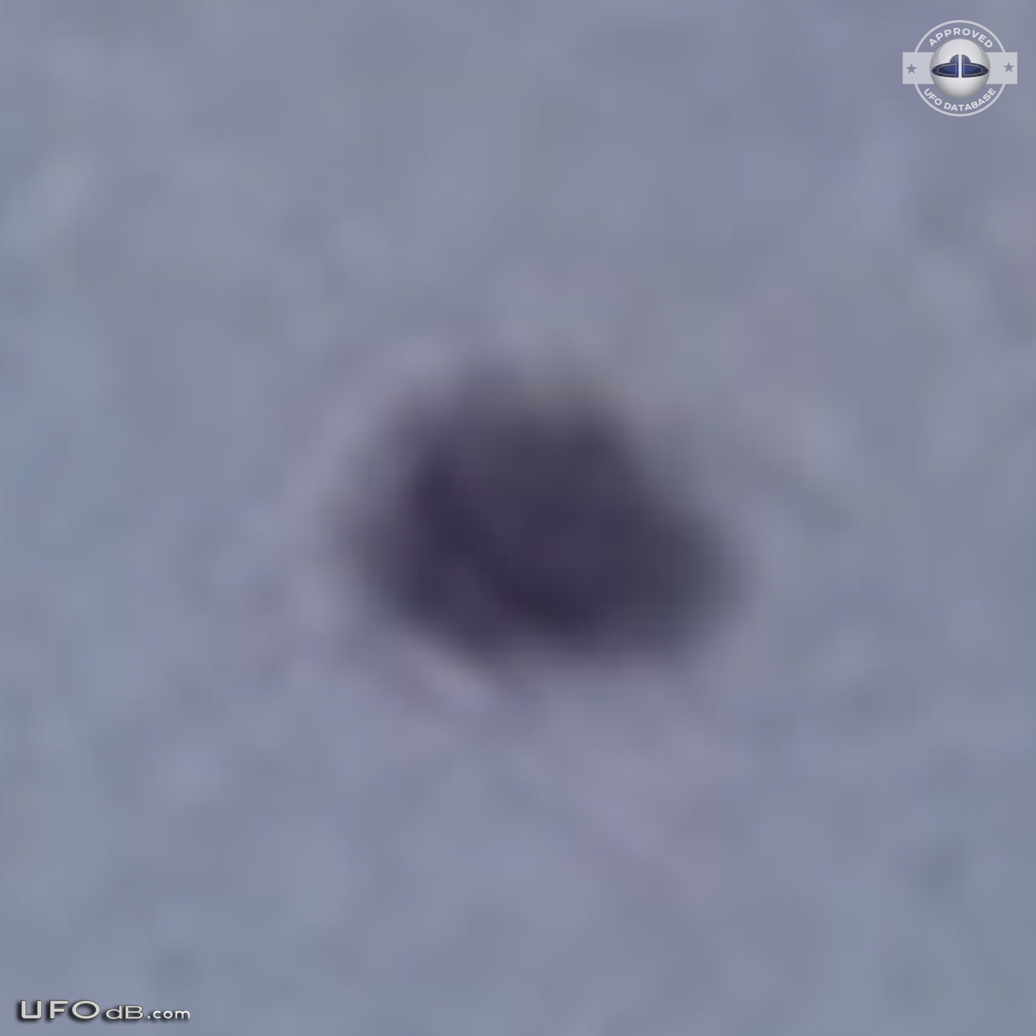 Dark UFO hovering over Rishon LeZion in Center Israel - 2012 UFO Picture #424-4