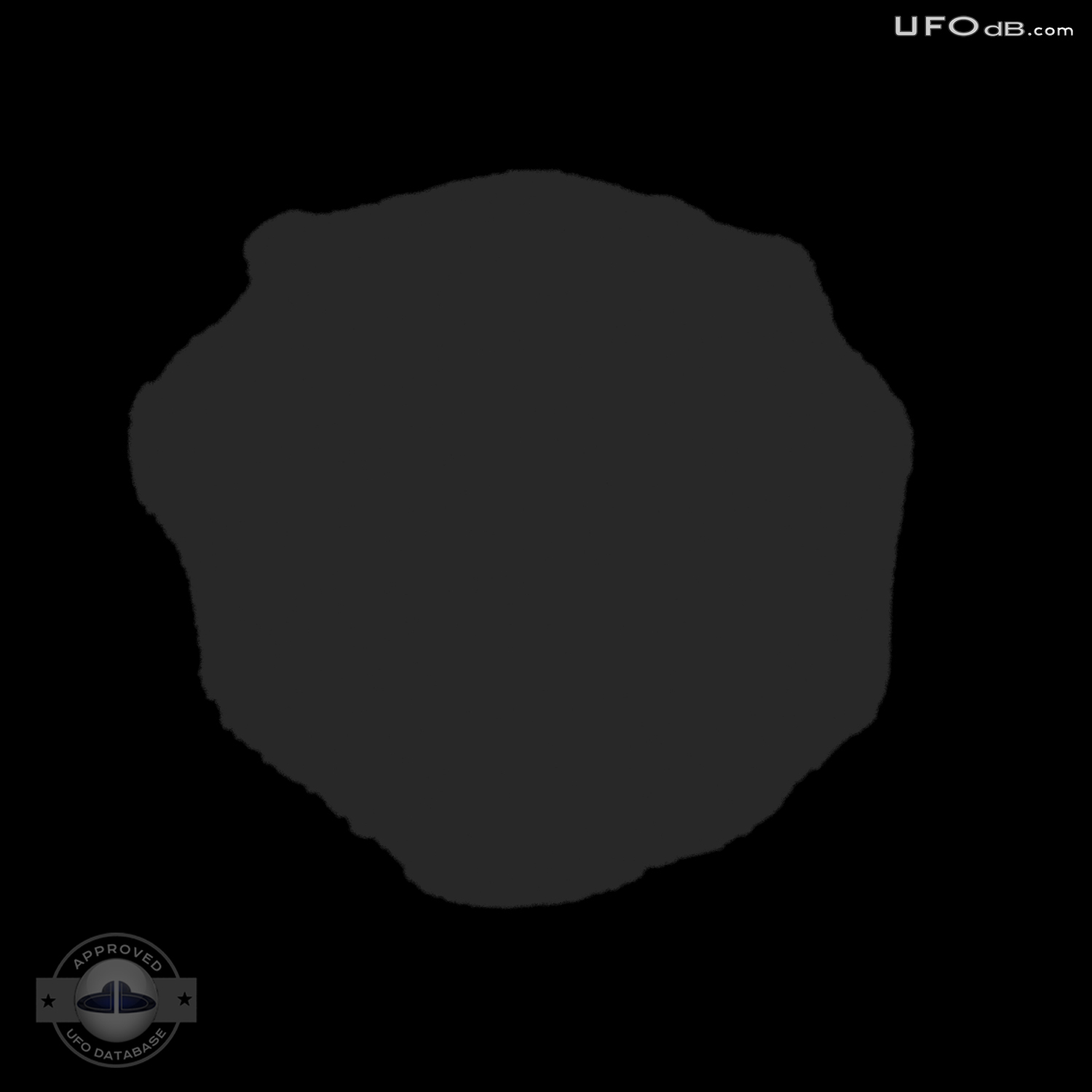 Dark UFOs near the Twentynine Palms US Marine corps base | May 7 2011 UFO Picture #315-6