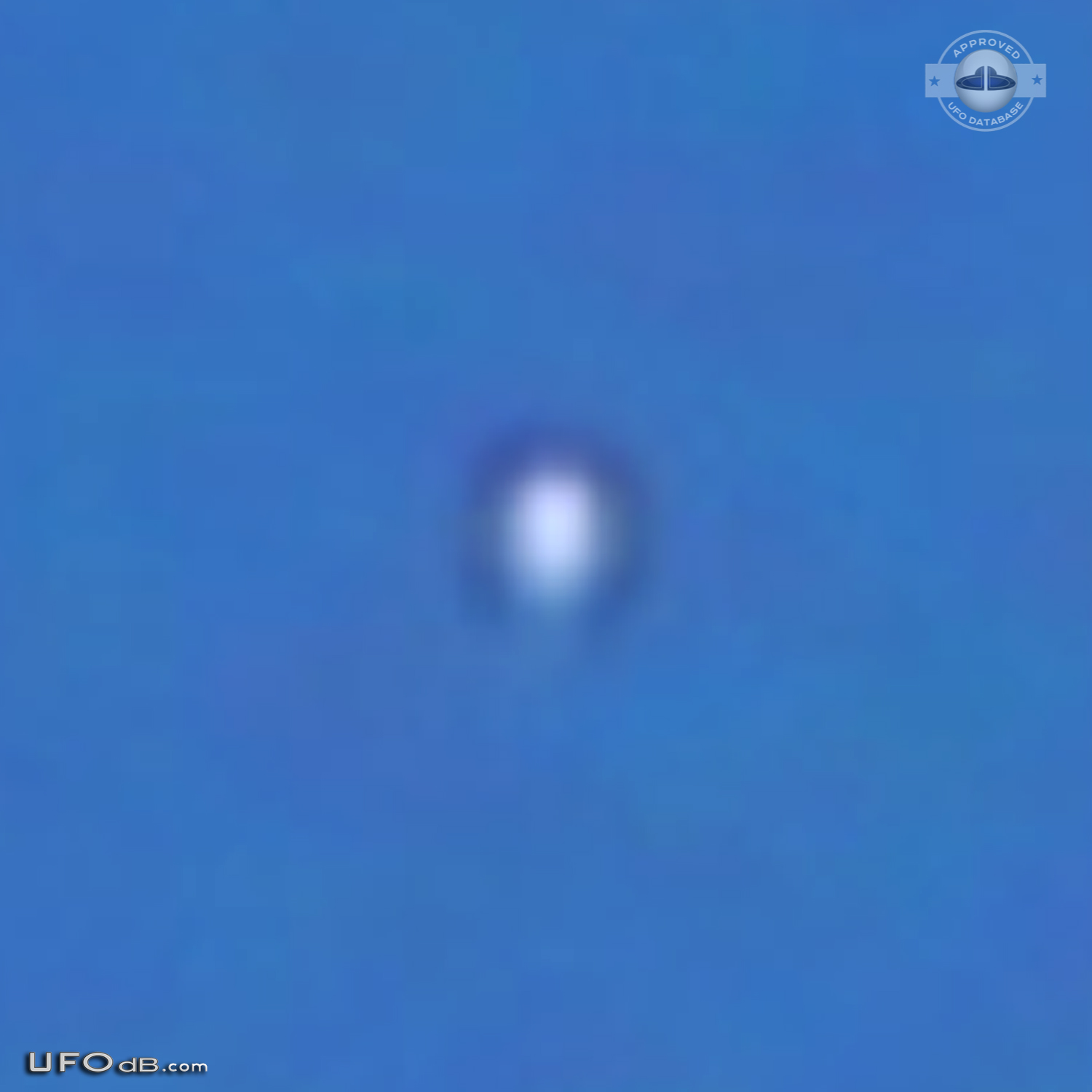 Daytime Spherical UFO UK East London, 2010-07-09, Clear Weather UFO Picture #540-4