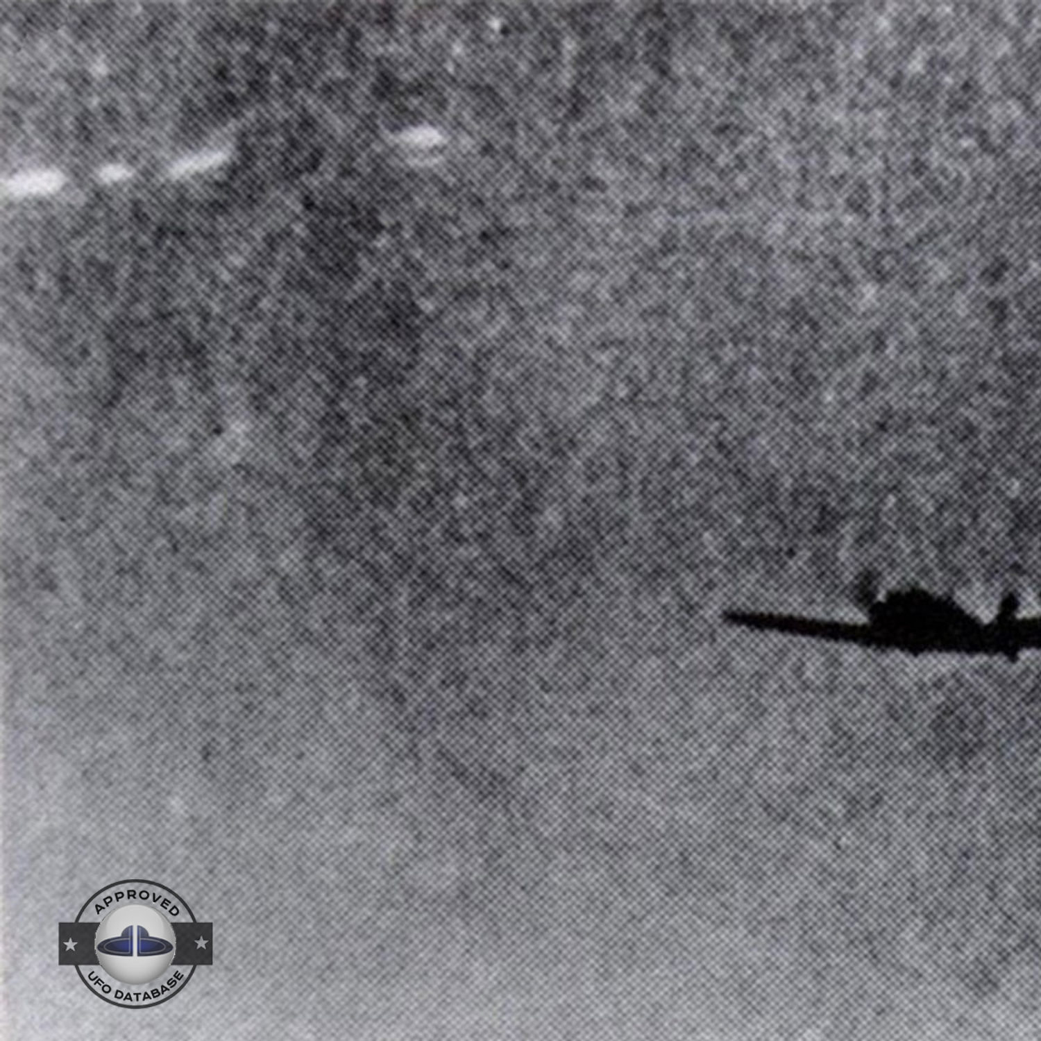 Several UFOs near Japanese Kawasaki fighters over the Devil