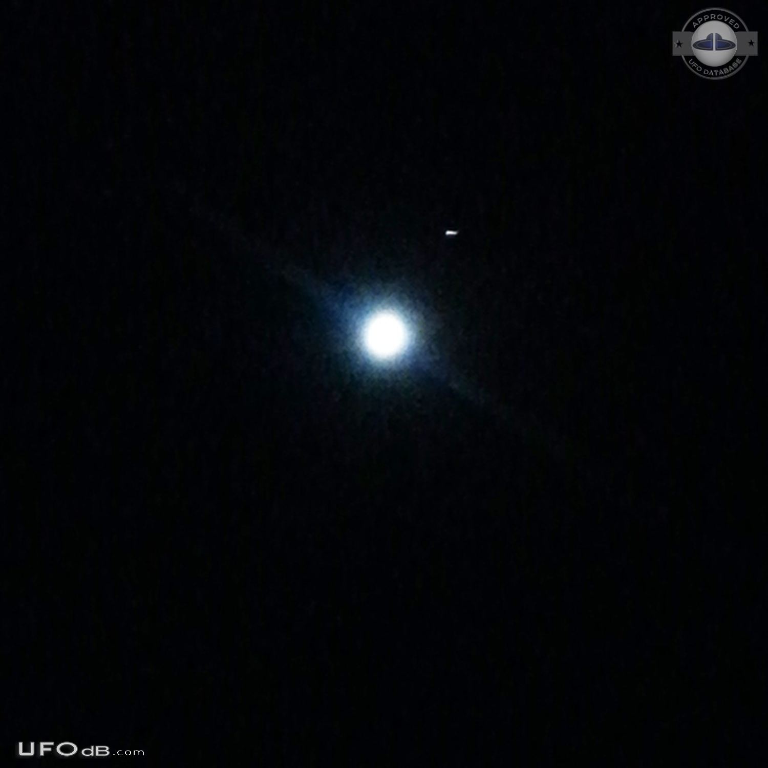 Dog going crazy for UFO in Woodland Park New Jersey USA 2016 UFO Picture #789-5