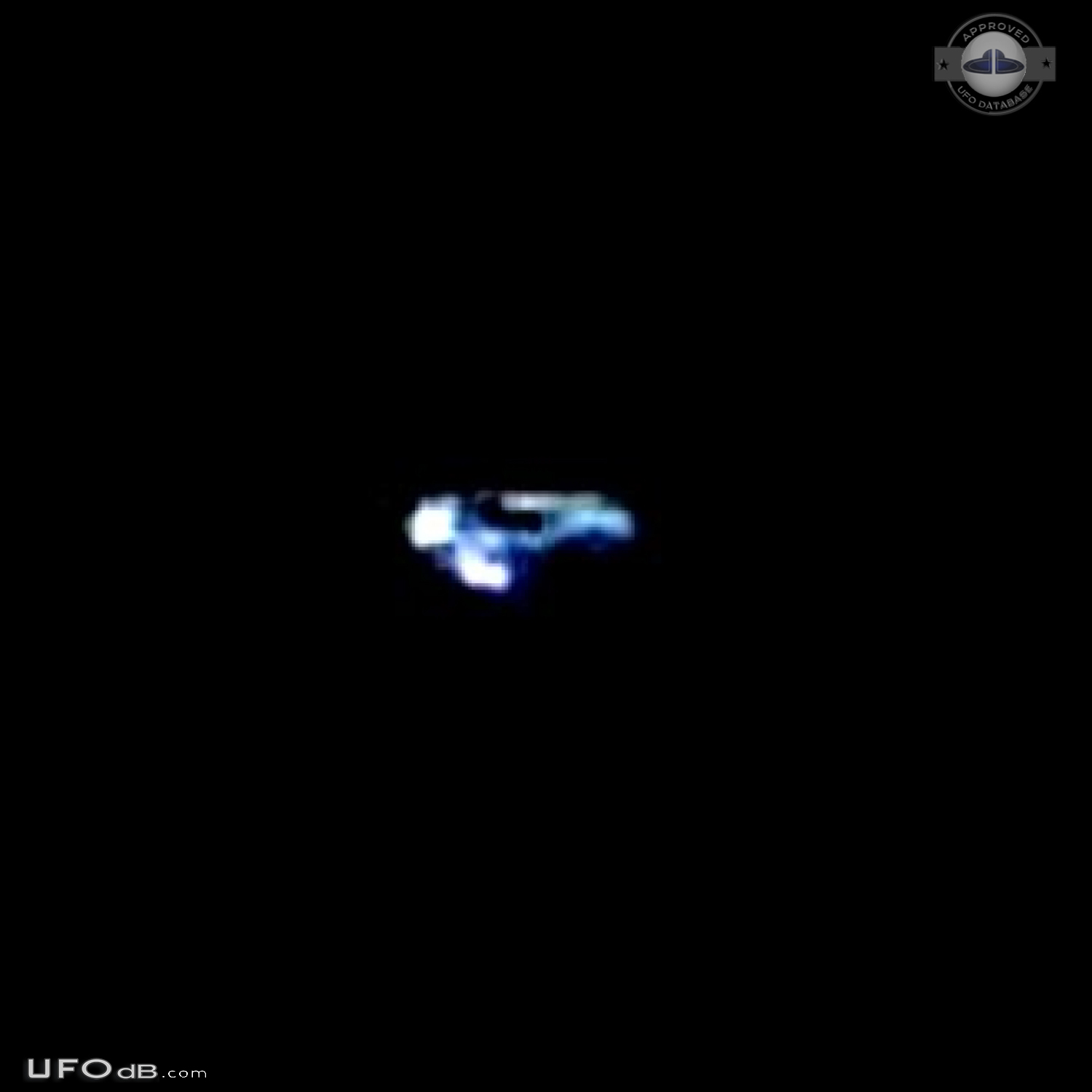 During meditation he discovered UFO appearing on the shot - Singapore  UFO Picture #794-5