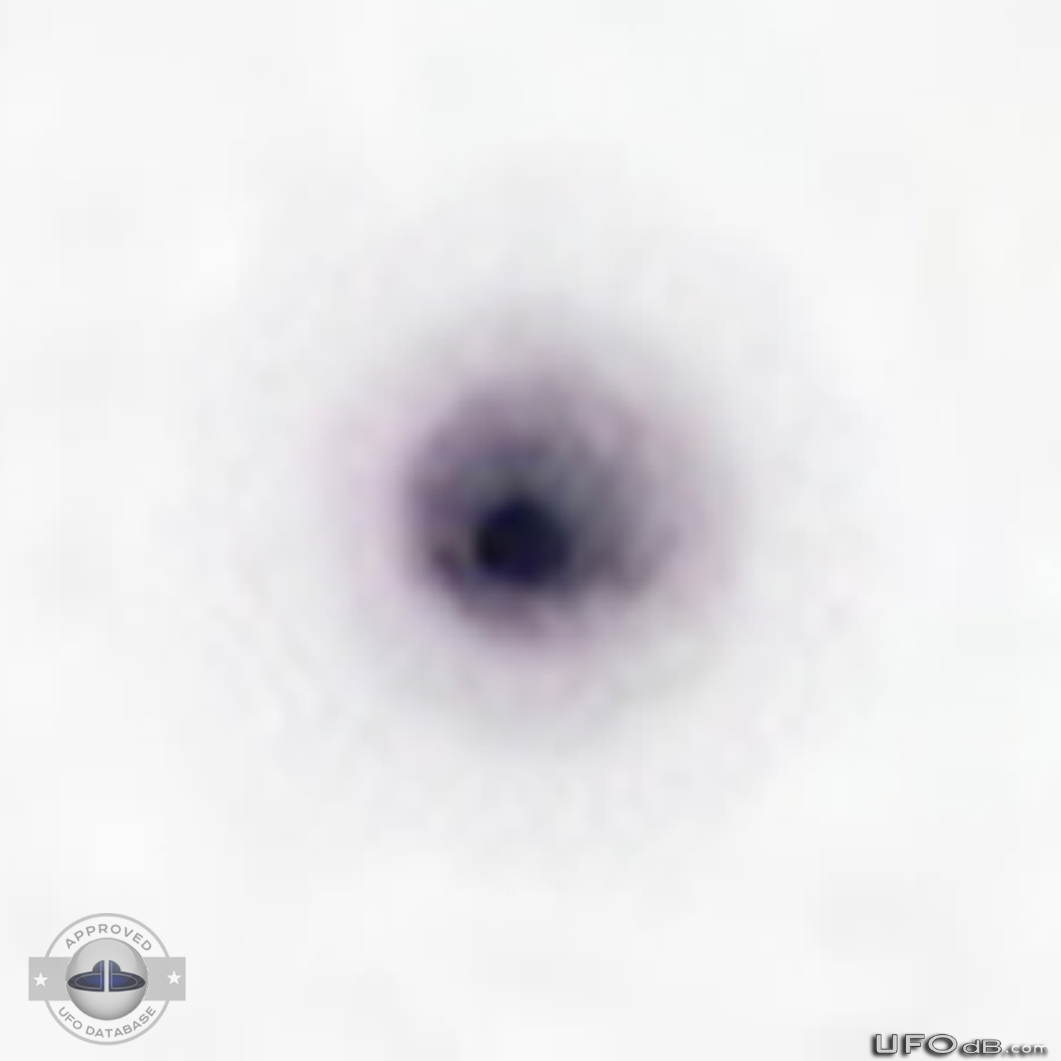 In the Dark Night, picture captures UFO over the Ocean | Ecuador 2009 UFO Picture #248-6