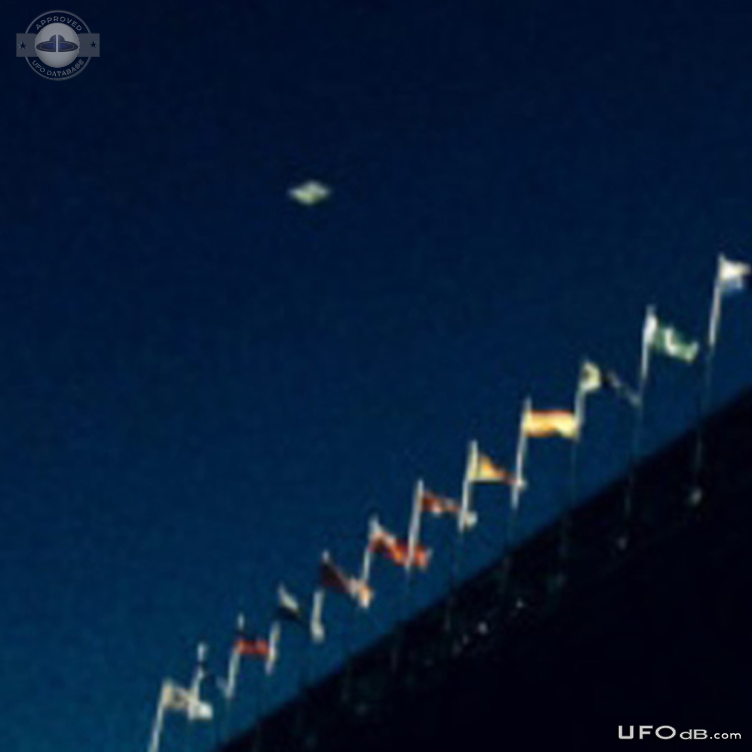 Edinburgh Castle visited by strange UFO in Scotland august 9 2014 UFO Picture #590-3