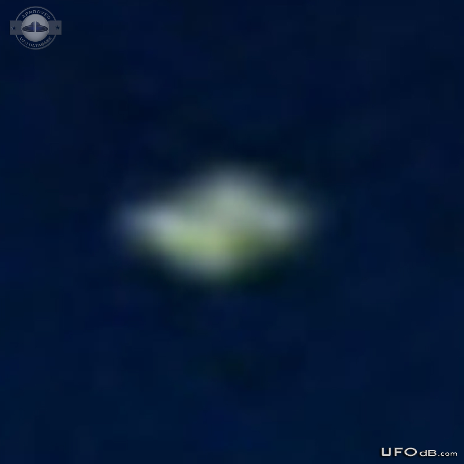 Edinburgh Castle visited by strange UFO in Scotland august 9 2014 UFO Picture #590-5