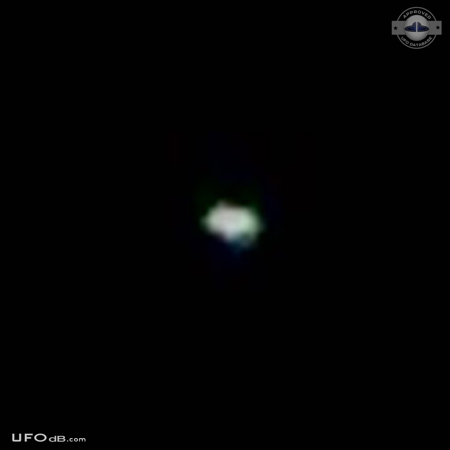 Explosive burst of light in sky with saucer UFO - Kingman Arizona 2012 UFO Picture #538-3