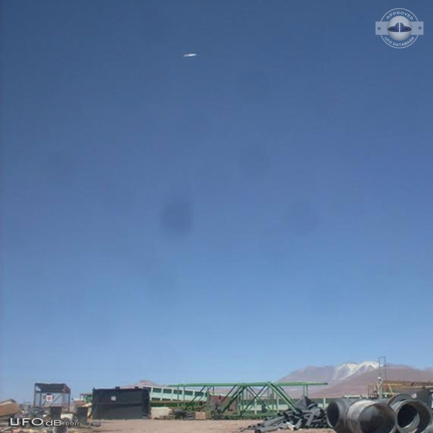 Famous Collahuasi mine UFO sighting in the north of Chile in mid april UFO Picture #820-2