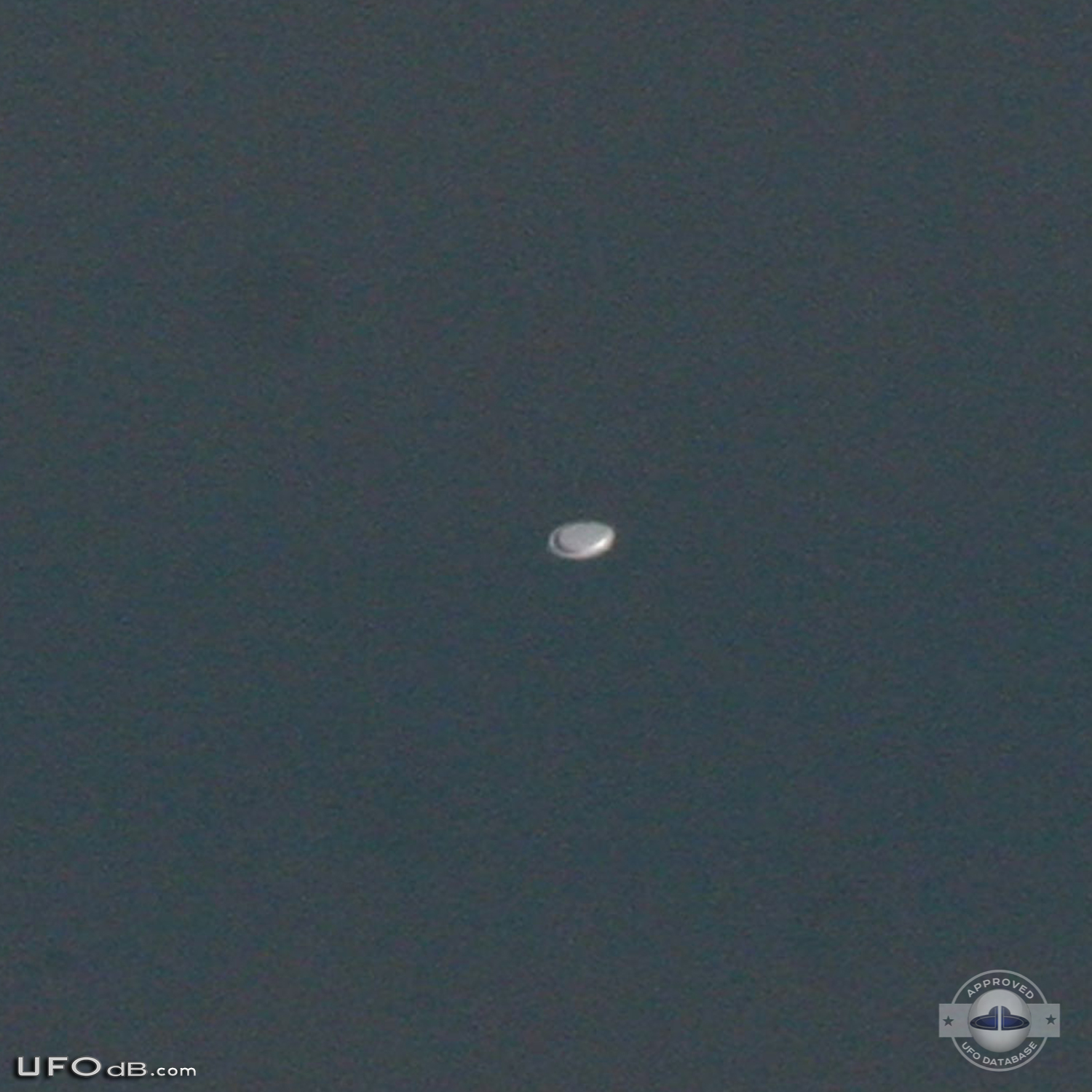 Flashing pair of UFOs over Lexington, Kentucky, USA | April 2011 UFO UFO Picture #241-2