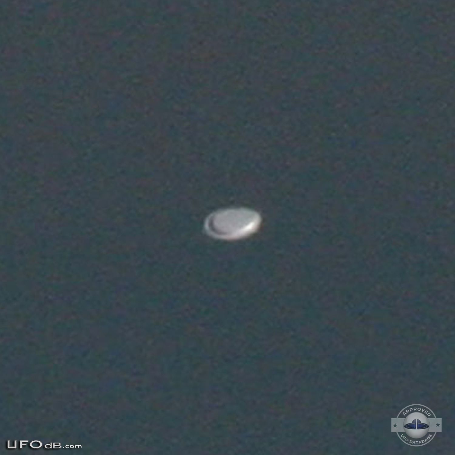 Flashing pair of UFOs over Lexington, Kentucky, USA | April 2011 UFO UFO Picture #241-3