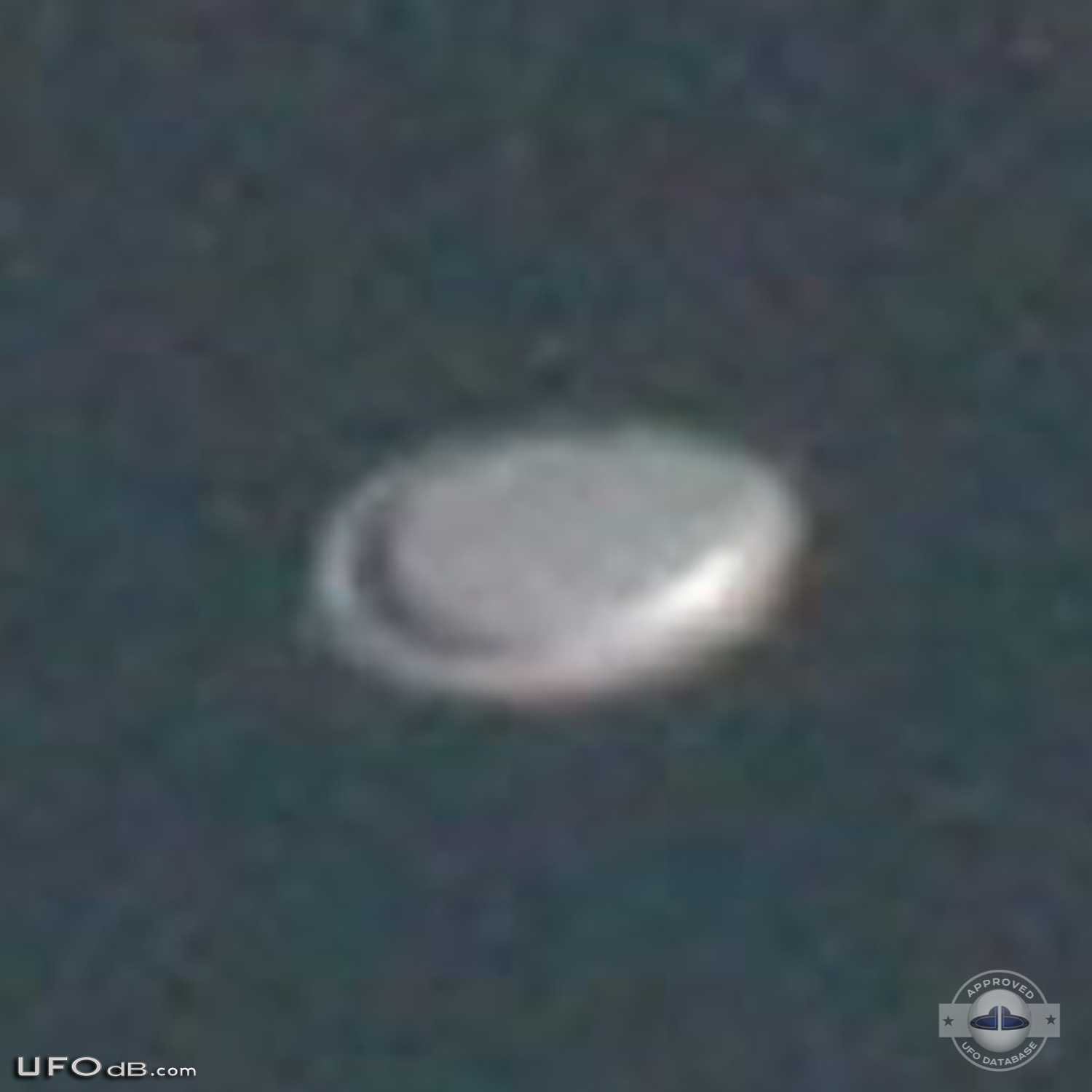 Flashing pair of UFOs over Lexington, Kentucky, USA | April 2011 UFO UFO Picture #241-4