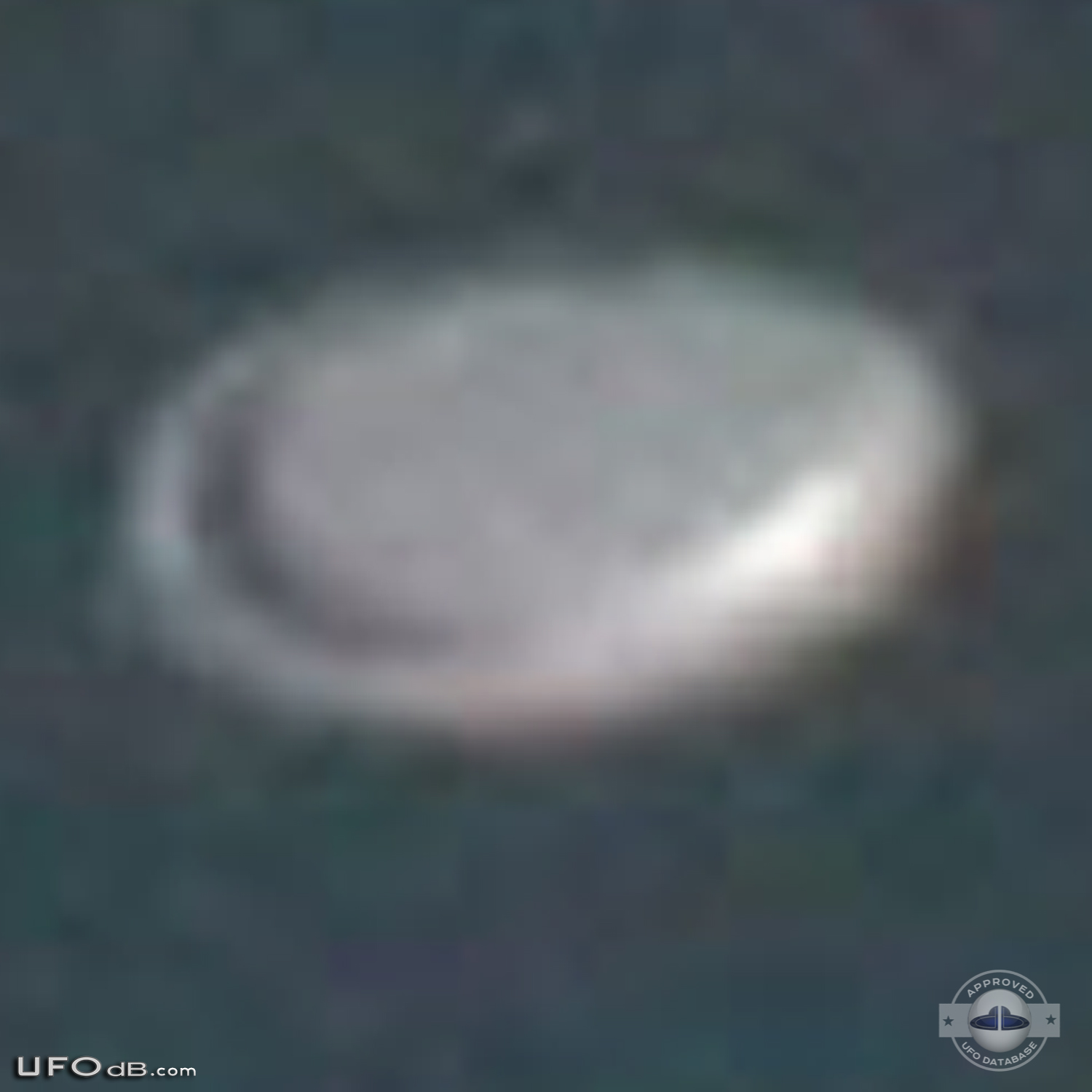 Flashing pair of UFOs over Lexington, Kentucky, USA | April 2011 UFO UFO Picture #241-5