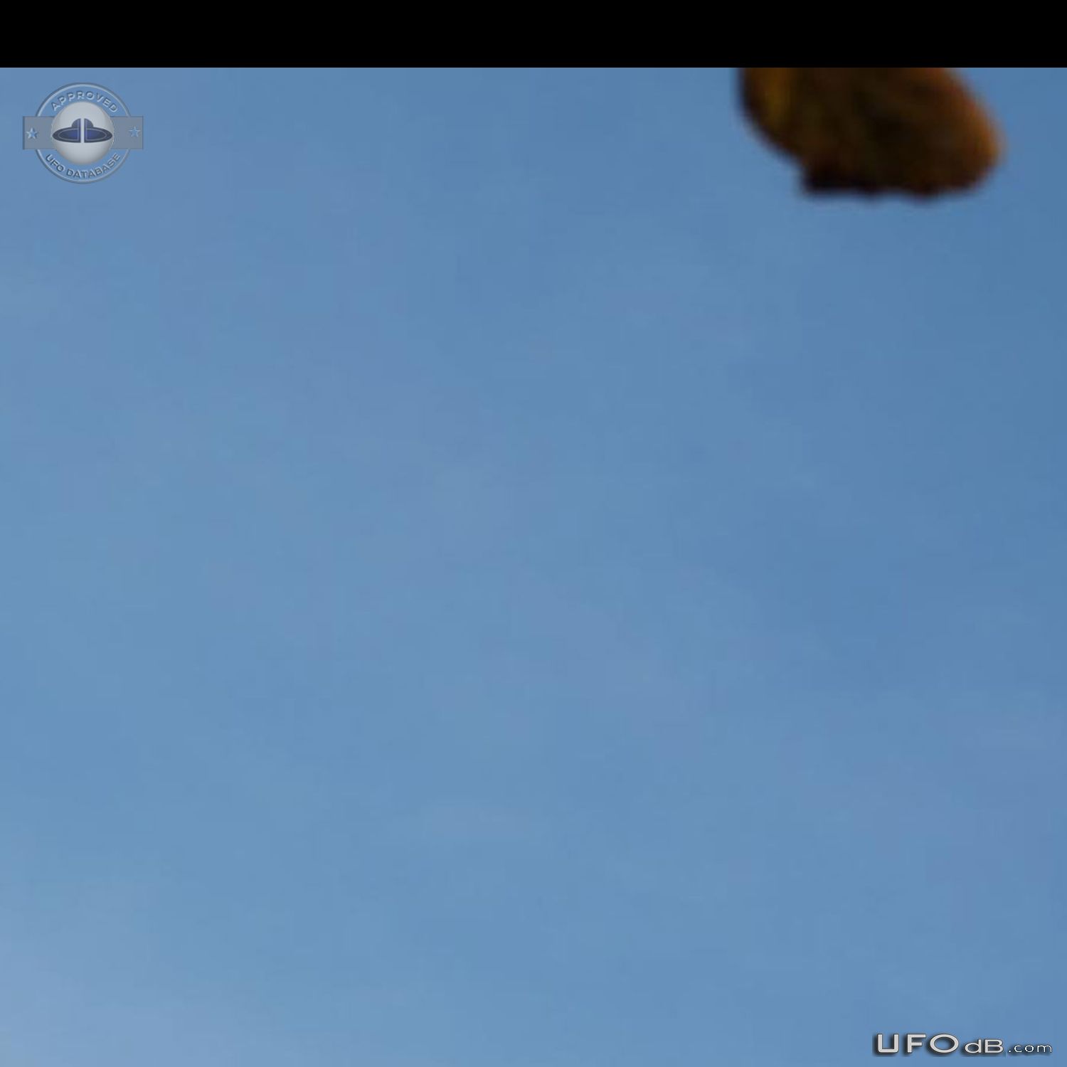 Flying saucer photographed over Newton Abbot Devon UK 2016 UFO Picture #782-1